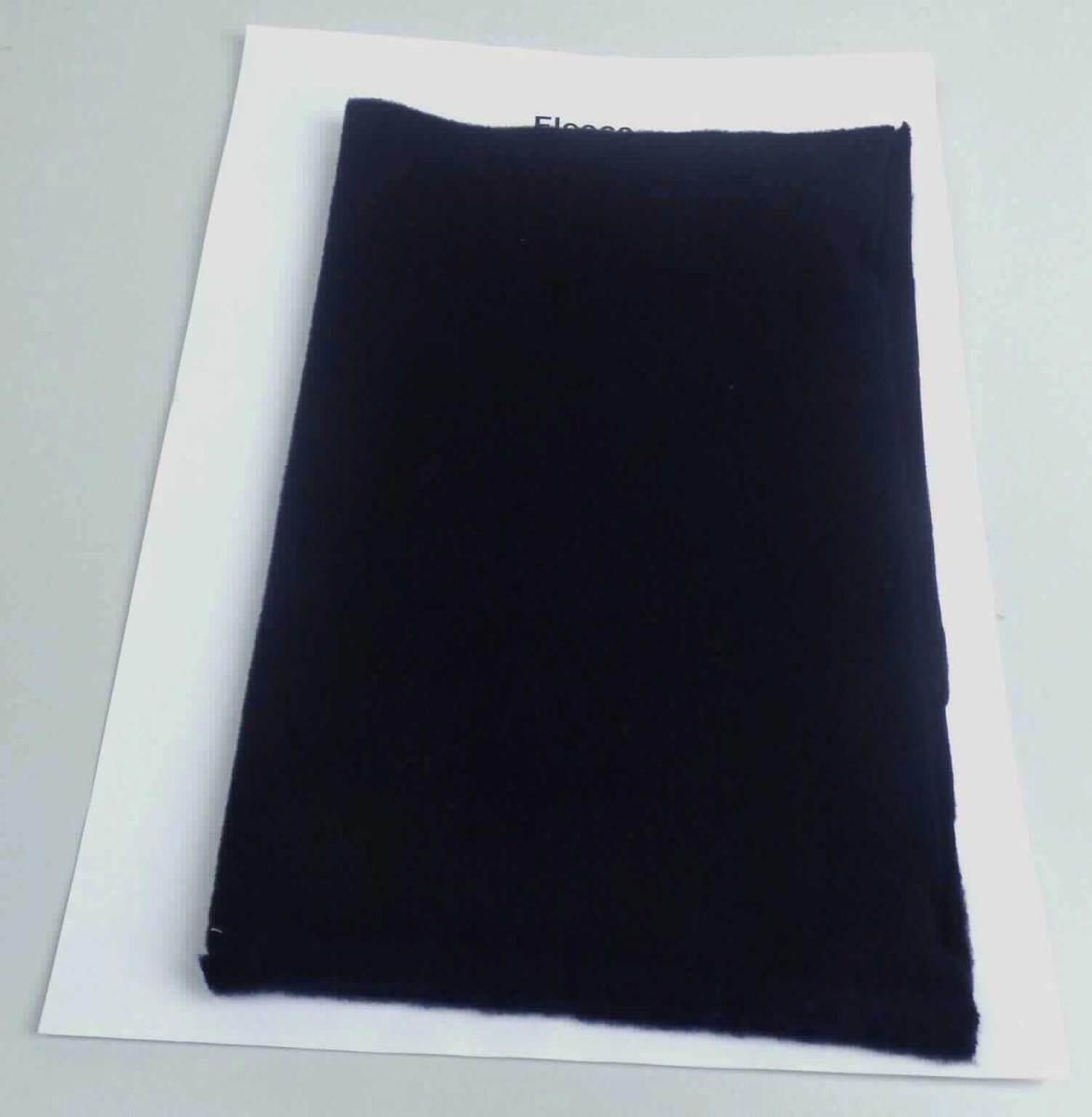 Kuliergewirke, sog. Fleece, Foto siehe Anlage,
- als Meterware, mit einer Breite von mehr als 30 cm, 
- laut Untersuchungsergebnis:
-- aus synthetischen Chemiefasern (laut Antrag Polyester),
-- gefärbt,
-- beidseitig geraut,
-- ohne Flor- oder Schlingenoberfläche, somit keine Ware der Position 6001,
-- keine Elastomergarne oder Kautschukfäden enthaltend.

"Gewirke, anderes als solche der Positionen 6001 bis 6005, aus synthetischen Chemiefasern, gefärbt"