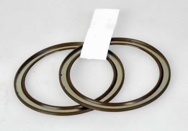 Dichtung,
- aus einem flachen Ring mit Metallkern und korrosionsbeständiger Beschichtung aus 
  Fluor-Kautschuk, mit einer nach innen wirkenden Dichtungslippe, mit einem Außendurchmesser von 
  ca. 35 mm bzw. ca. 167 mm (Abbildung siehe Anlage),
- zur Verwendung für Wälzlager, Gleitlager, Rollen, Wellen, Achsen, usw.

"Nichtelektrisches Maschinenteil, in Kapitel 84 anderweit weder genannt noch inbegriffen, andere als Schiffsschrauben, nicht aus Gusseisen, Eisen oder Stahl - Dichtung"