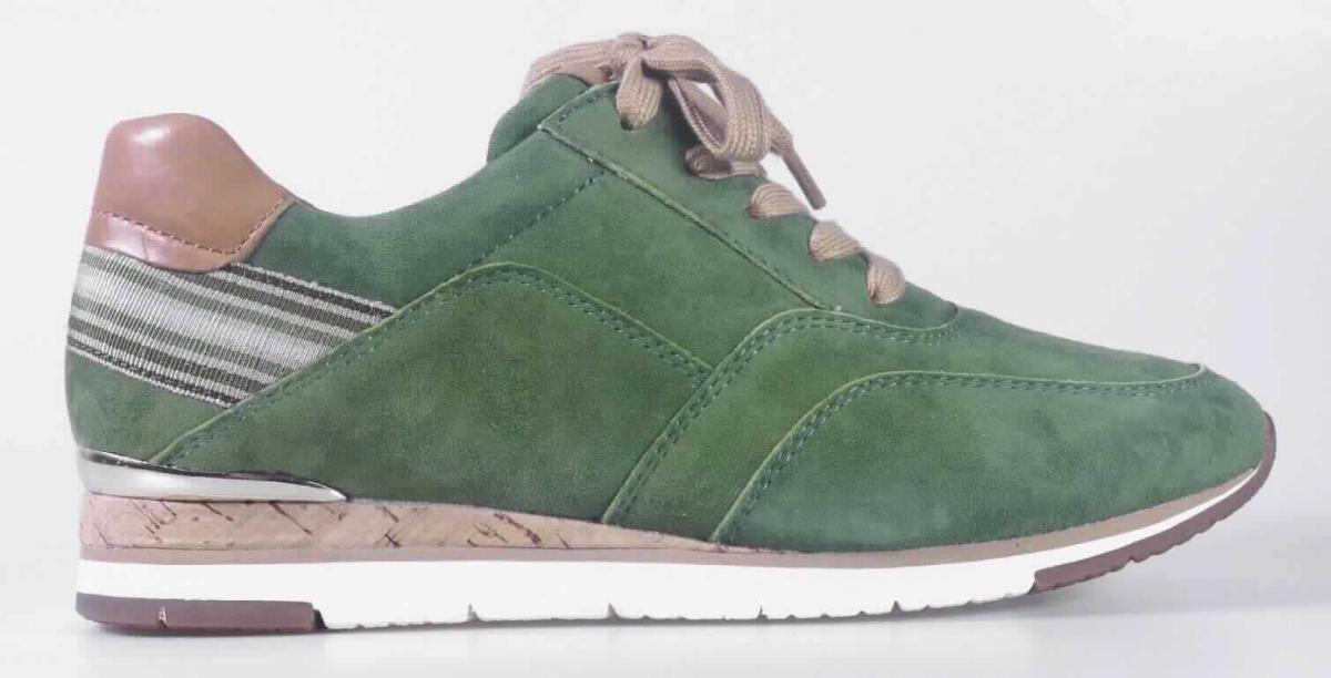 Halbschuhe (lt. Antrag: "Freizeitschuh für Damen", Größe 4,5, Foto siehe Anlage)
- mit Laufsohlen aus Kautschuk/Kunststoff; ohne Hauptsohle aus Holz,
- mit Oberteil (geschlossenes Blatt) aus Leder,
- auf das Oberteil sind Verstärkungsteile aus Kunststoff und Spinnstoff aufgesetzt,
- mit Schnürsenkelverschluss,
- ohne Metallschutz in der Vorderkappe,
- nicht den Knöchel bedeckend, 
- mit einer Länge der Innensohle von ca. 25 cm,
- als Frauenschuh erkennbar.

"Schuhe mit Laufsohlen aus Kautschuk/Kunststoff und Oberteil aus Leder, andere als in den Unterpositionen
 6403 1200 bis 6403 9991 genannte, für Frauen"
