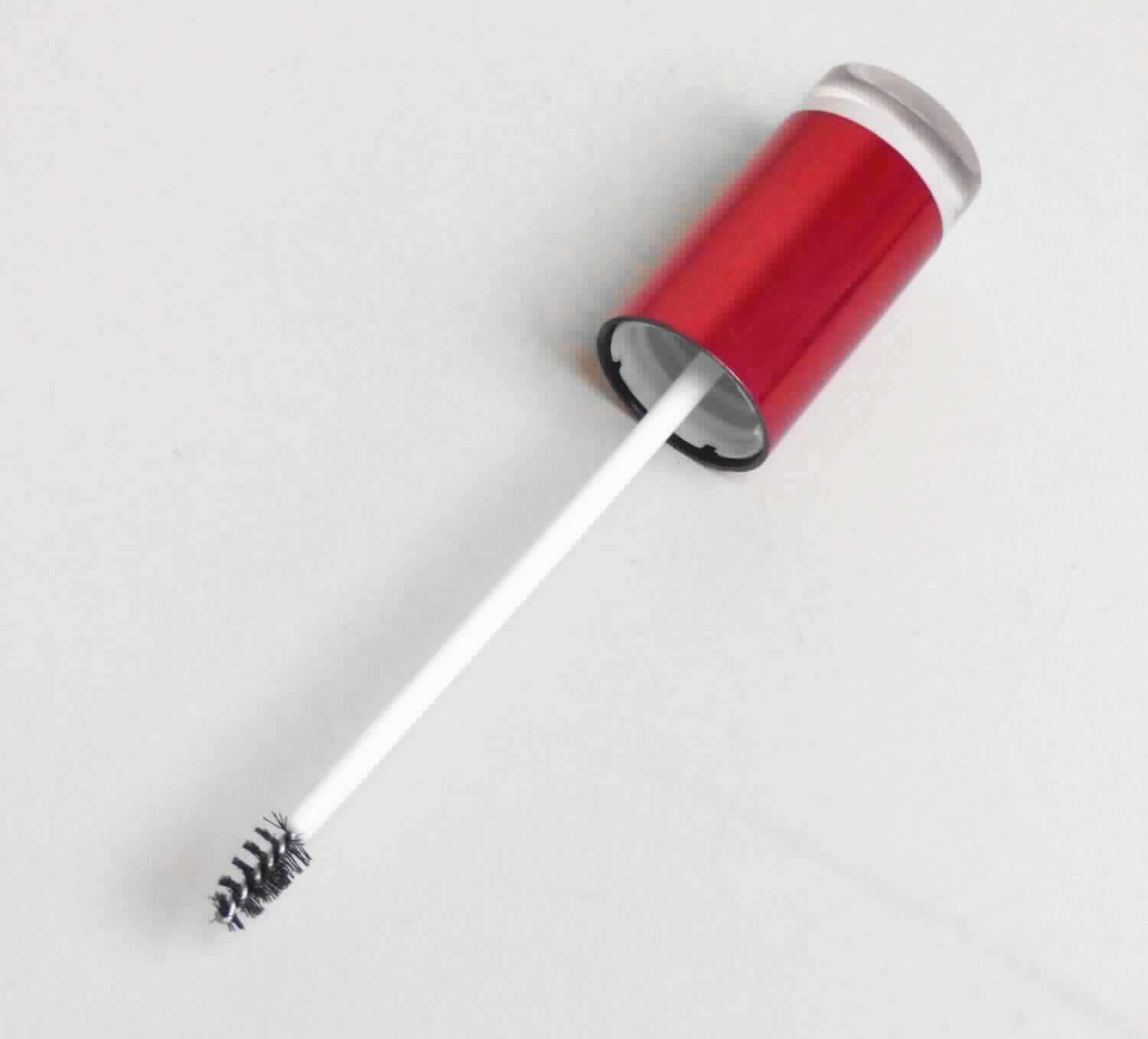 Bei dem sogenannten "Bürstenapplikator zum Auftragen von Kosmetik auf die Augenbraunen" handelt es sich um eine Bürste, bestehend aus einem ca. 10 cm langen Stiel aus Kunststoff und einem ca. 1 cm langen, runden, Bürstenkopf aus Metall mit Einzugsmaterial in Form von Borstenbüscheln aus Kunststoff.

Die Bürste dient zum Auftragen von Kosmetik auf die Augenbrauen.

Die Ware ist als "Bürste zur Körperpflege, keine Zahn- oder Haarbürste " einzureihen.