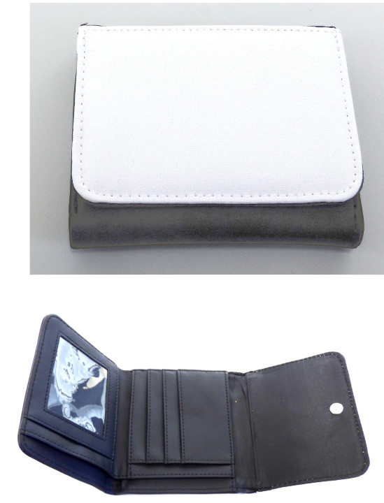Geldbörse, sog. Sublistar® Herren-Geldbörse, Artikel-Nr. WALN-MEN-K, Foto siehe Anlage,
- mit einer flächenmäßig überwiegenden Außenseite aus Kunststofffolien (charakterbestimmend),
- im Bereich der Überschlagklappe mit einer Außenseite aus Spinnstoffen; an einer Schmalseite
  mit einer Außenseite aus Leder,
- aufklappbar; mit einem magnetischen Druckknopfverschluss,
- mit einem Fach für Geldscheine,
- mit einem Einsteckfach mit einer Abdeckung aus klarsichtiger Kunststofffolie,
- mit weiteren Einsteckmöglichkeiten im Format von Bankkarten,
- in den Abmessungen: 11,5 cm (Breite) x 10,5 cm (Höhe) x 2 cm (Tiefe).

"Geldbörse, Taschen- oder Handtaschenartikel, mit Außenseite aus Kunststofffolien"