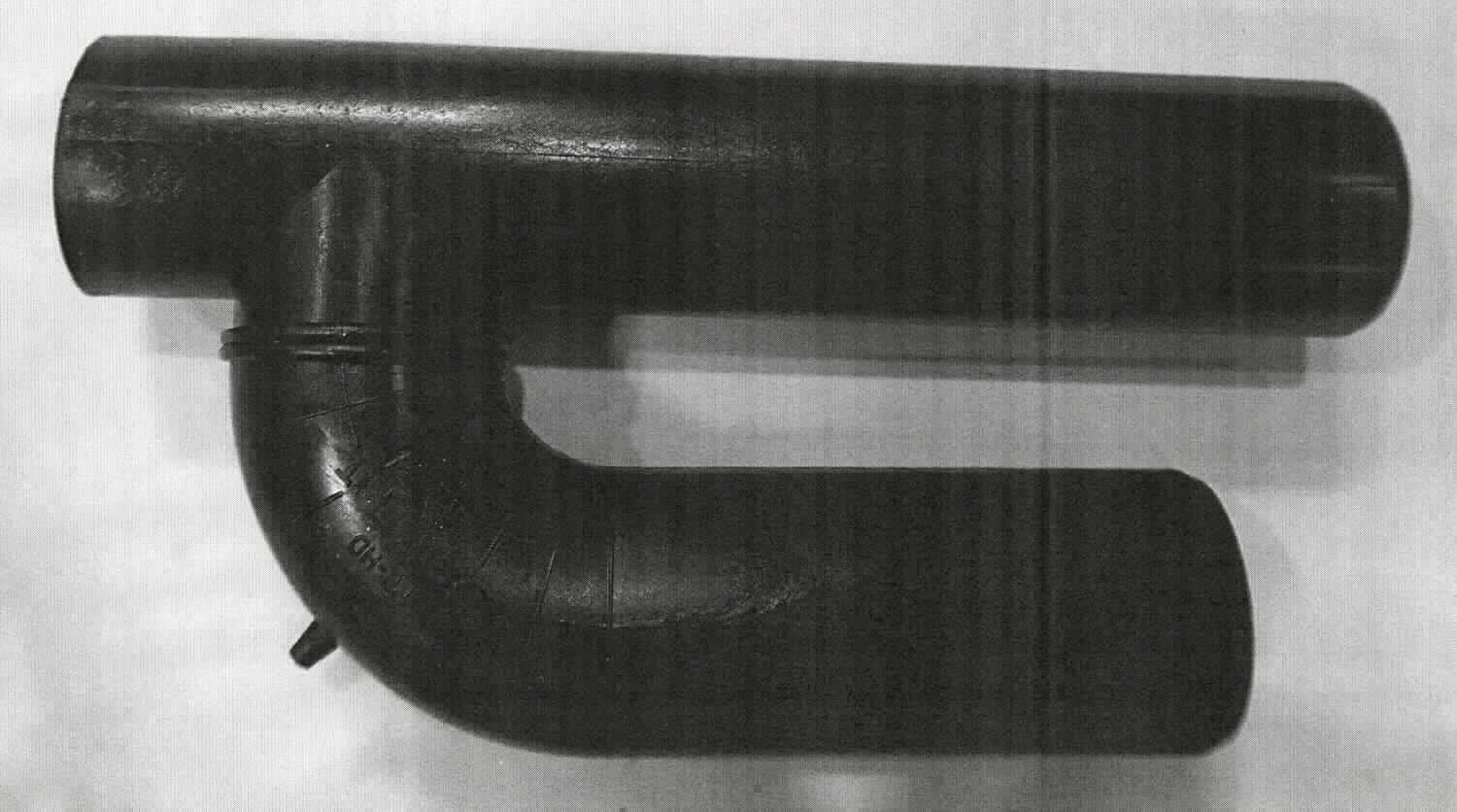 Angaben des Antragstellers:
Rohrformstück (Spülrohr) aus PE-HD (Polyethylen)

Das schwarze Formstück besteht aus 3 Einzelteilen (2 geformte Rohrstücke und ein Dichtungsring aus Kautschuk)

Ein Warenmuster wurde nicht vorgelegt.

Befund:
Es liegt ein Verbindungsstück aus Kunststoff für Rohre und Schläuche im Sinne der Unterposition (KN) 3917 4000 vor.
