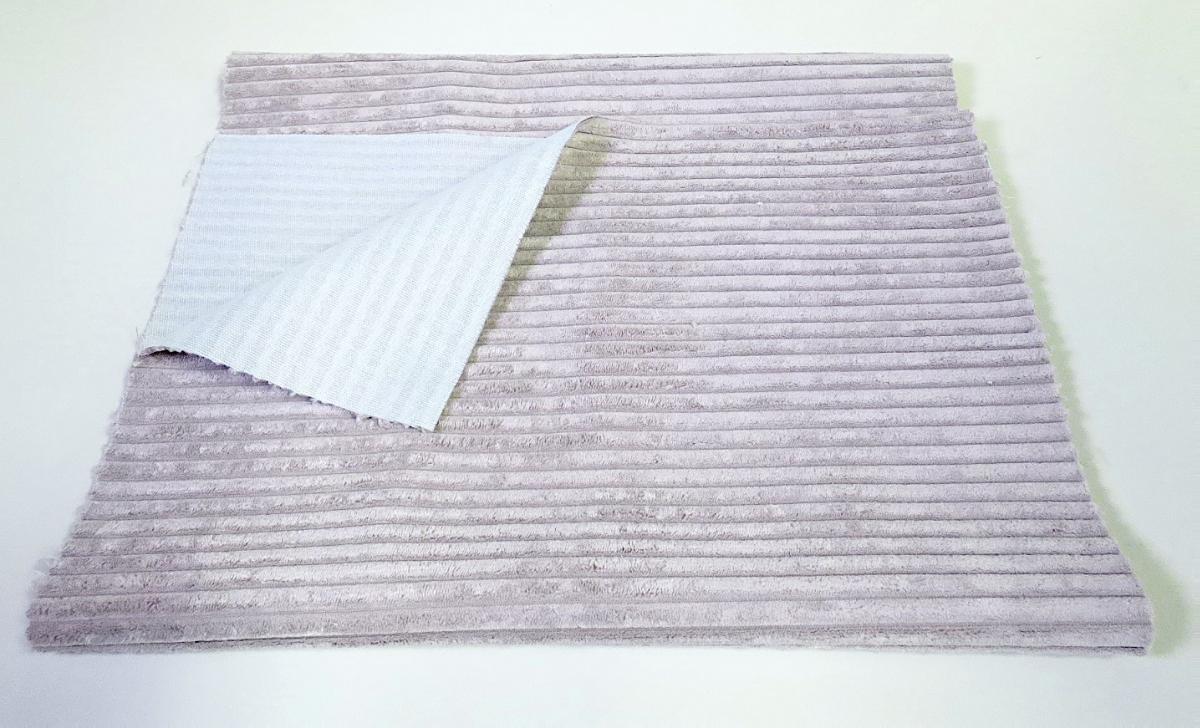 Textillaminat, sog. Möbelbezugsstoff für die Möbelindustrie, Art. Castello, Foto siehe Anlage,
- als Meterware, mit einer Breite von laut Antrag 144 cm,
- laut Untersuchungsergebnis:
-- aus zwei mit ihrer ganzen Fläche aufeinander liegenden und so miteinander durch Kleben
   verbundenen Lagen:
--- mit einer Oberlage (Schauseite):
---- aus einem aufgeschnittenen Samtgewebe (Rippenschusssamt) aus synthetischen Chemiefasern
     (laut Antrag Polyester und Polyamid),
--- mit einer Unterlage:
---- aus einem einfarbigen Gewebe aus synthetischen Chemiefasern,
- das die Schauseite bildende Samtgewebe verleiht der Ware insbesondere im Hinblick auf die
  Verwendung als Möbelbezugsstoff ihren wesentlichen Charakter.

"Samt, gewebt, keine Ware der Position 5802 oder 5806, aus Chemiefasern, Rippenschusssamt, 
 aufgeschnitten"