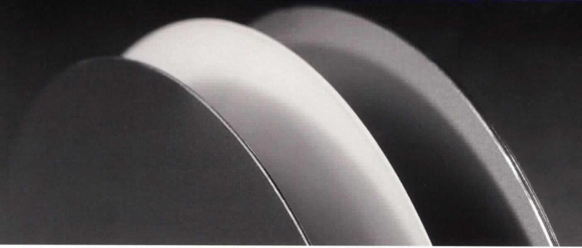 Ware aus Glas, sog. SOG-Wafer,
ein Warenmuster wurde nicht vorgelegt; die Einreihung erfolgt anhand der Antragsangaben,
- runde Scheibe (sog. Wafer) mit einem Durchmesser von 200 mm und einer Dicke von 0,7 mm, bestehend aus
- - einer Scheibe aus Borsilikatglas (sog. Borofloat 33) mit einer Dicke von 0,4 mm,
- - einer Scheibe aus Silizium mit einer Dicke von 0,3 mm,
- - durch anodisches Bonden miteinander verbunden,
- - das Borsilikatglas bestimmt insbesondere nach dem Umfang den wesentlichen Charakter der Ware,
- soll als Grundplatte (Substrat) für elektronische Bauelemente verwendet werden.

"Andere Ware aus Glas, andere als in den Unterpositionen 7020 0005 bis 7020 0008 genannte,
 nicht aus geschmolzenem Quarz oder anderem geschmolzenen Siliciumdioxid, aus Glas mit einem linearen 
 Ausdehnungskoeffizienten von 5 × 10-6 oder weniger je Kelvin in einem Temperaturbereich von 0 °C bis 300 °C"