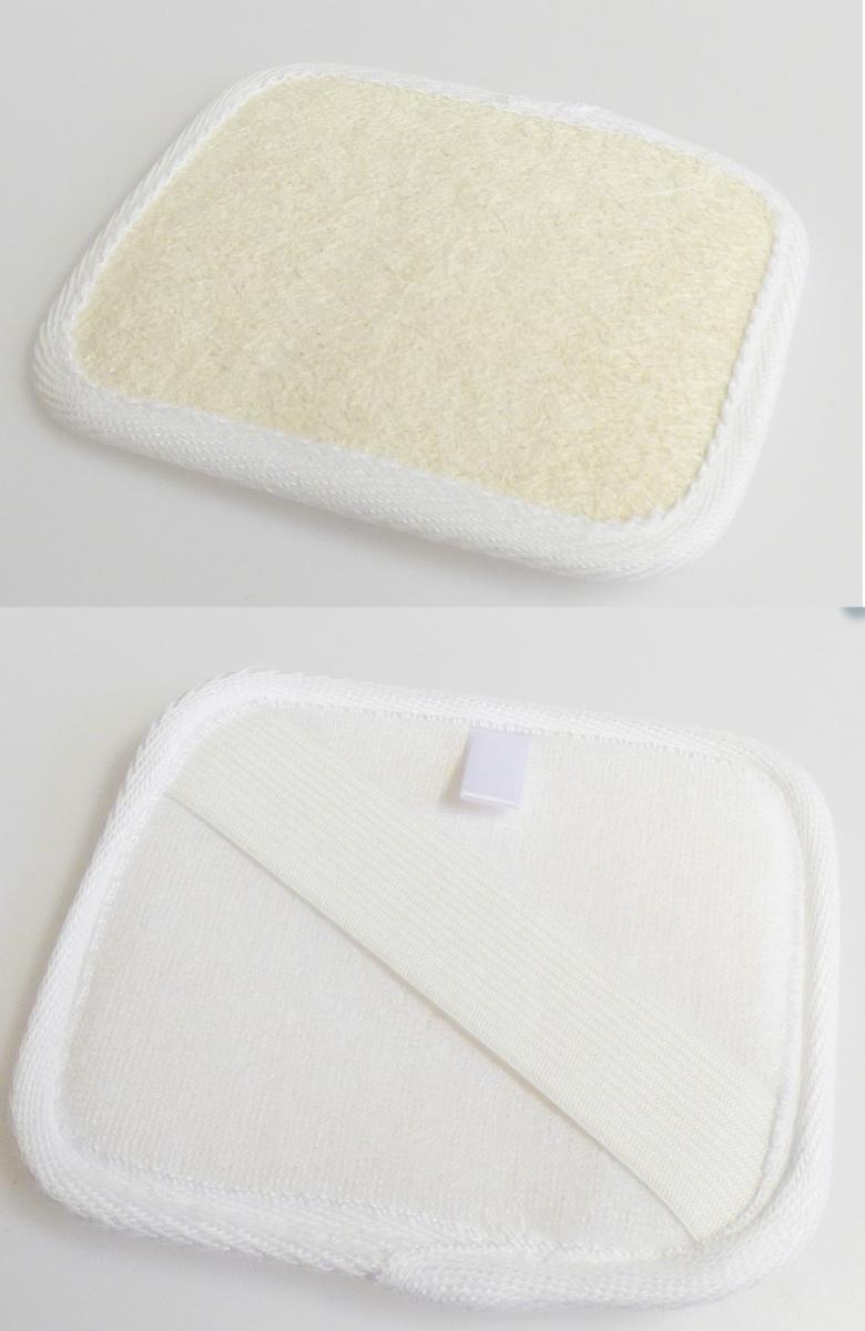 Nach den Antragsangaben sowie dem vorliegenden Warenmuster handelt es sich bei dem als "Luffa Massage Pad" bezeichneten Erzeugnis um einen rechteckigen Massageschwamm (Abmessungen ca. 12 x 11 cm). Das Massagepad besteht aus einer Vorderseite aus Luffa (Zellgewebe des Schwammkürbis), einer Zwischenlage aus Schaumkunststoff und einer Rückseite aus Frottiergewirke. Der Rand ist mit einem Spinnstoffgewebeband eingefasst. Auf der Rückseite ist die Ware mit einem elastischen Griffband und einer Aufhängeschlaufe aus Spinnstoffen ausgestattet.

Hinweise auf eine Fertigung in Handarbeit haben sich nicht ergeben.

Der Charakter des in einem Papierpouch in einer bedruckten Pappschachtel verpackten Erzeugnisses wird insbesondere im Hinblick die Bedeutung in Bezug auf die Verwendung als Massageschwamm durch die Vorderseite aus Luffa bestimmt.

Zolltarifrechtlich handelt es sich um eine "Ware aus Luffa, nicht handgearbeitet".