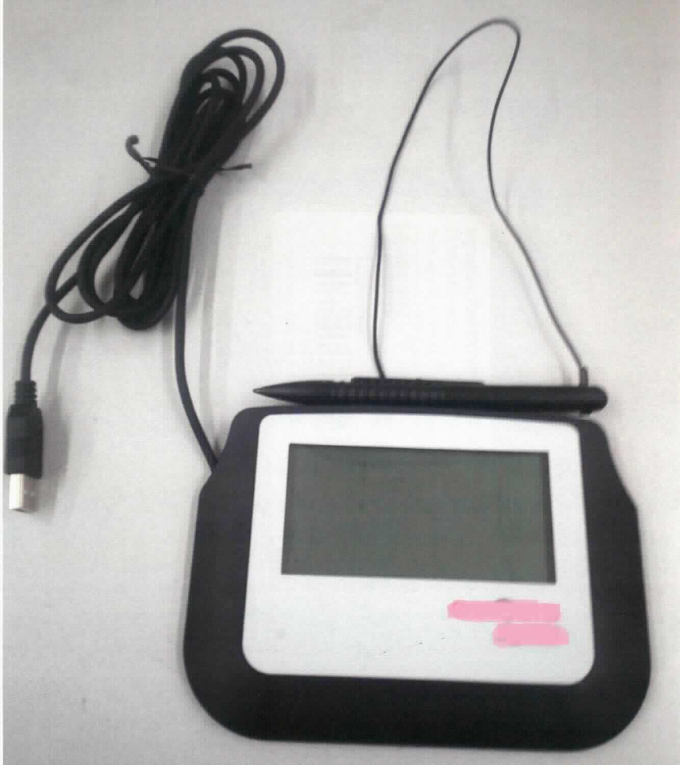 Eingabegerät, sog. Unterschriften-Pad, in Form einer kombinierten Maschine aus Monitor und Eingabeeinheit, deren Haupttätigkeit in der Erfassung der Bewegungen eines Stiftes oder Fingers, dem Umsetzen in XY-Positionsdaten sowie dem Auslösen von Steuerbefehlen besteht. Das Erzeugnis besteht im Wesentlichen aus einer mit aktiven und passiven Bauelementen bestückten, gedruckten Schaltung in einem 160 x 120 x 10 mm großen Gehäuse mit 4'' Monitor mit berührungsempfindlicher Oberfläche, Status-LEDs sowie festangebrachtem Kabel mit USB-Schnittstelle. An der Oberseite des Gerätes ist ein passiver Eingabestift festgebunden. Das Eingabegerät ist an die Zentraleinheit automatischer Datenverarbeitungsmaschinen anschließbar und in der Lage, Daten in einer vom System verwendbaren Form zu liefern und zu empfangen.

Die Ware wird als "Eingabeeinheit für automatische Datenverarbeitungsmaschinen, keine Tastatur" eingereiht.

Anlage: 1 Abbildung