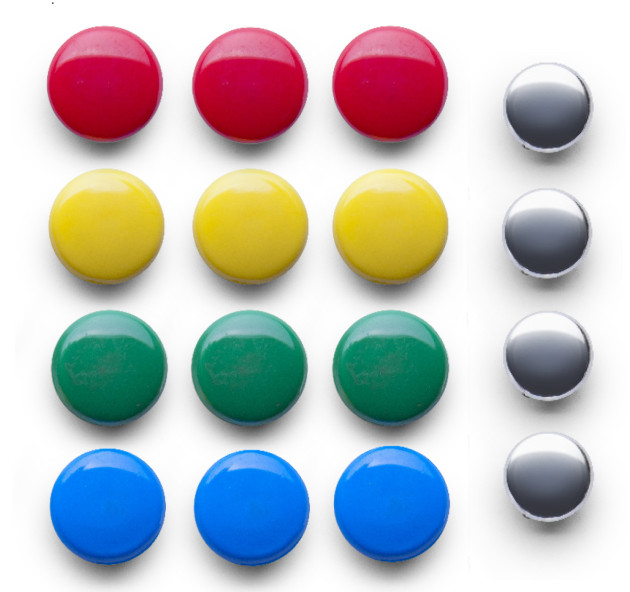Kühlschrankmagnet-Set, Art.-Nr. 11199 (Abbildung siehe Anlage)
- zusammengesetzt aus einem Dauermagneten aus agglomeriertem Ferrit und einem farbigen,
  pilzförmigen Kunststoffgehäuse,
- zum Befestigen an einer Metalloberfläche bestimmt und um Papier oder kleine Gegenstände
  daran zu befestigen.
Der Dauermagnet bestimmt den Charakter des Ganzen.

"Dauermagnet aus agglomeriertem Ferrit, keine Ware der TARIC-Codes 8505 19 10 10 0 und
 8505 19 10 20 0 (zusammengesetzte Ware aus charakterbestimmendem Dauermagnet und
Kunststoffgehäuse) – Kühlschrankmagnet-Set"