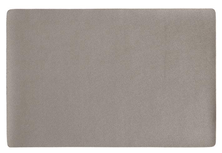 Untersetzer, sog. Platzset Kunstleder, Art. 27090, Foto siehe Anlage,
- laut Antrag:
-- mit einem Barcodesticker im Karton verpackt,
-- annähernd rechteckig zugeschnitten, mit abgerundeten Ecken; in den Abmessungen von 45 cm
   x 30 cm,
-- aus dichten, gerauten Gewirken, die auf der Außenseite mit geprägtem, mit metallisierter Farbe
   bestrichenem Zellkunststoff (PVC) überzogen sind (Meterware der Position 5903),
- in anderer als quadratischer oder rechteckiger Form zugeschnitten, somit konfektioniert,
- dient als Untersetzer z. B. für Teller bei Tisch,
- ist aufgrund des Materials feucht abwischbar ("waschbar") und kennzeichnet sich aufgrund des
  Verwendungszwecks als Tischwäsche.

"Tischwäsche aus Spinnstoffen, aus Gewirken"