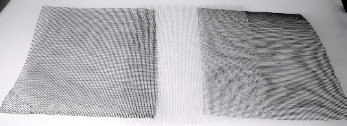 Es handelt sich um rechteckige Gewebe aus beschichtetem Aluminiumdraht in verschiedenen Einfärbungen, auf Rollen gewickelt von 1 bis 300 m Länge (max. Querschnittsabmessung 6 mm oder weniger).
Die Waren sollen der Verwendung im Insektenschutz dienen.
- Antragstellerangaben -
Abbildung siehe Anlage.

Derartige Erzeugnisse gehören als "andere (als in den Codenummern 7616 1000 10 0 bis 7616 1000 99 0 genannte) Waren aus Aluminium, Gewebe aus Aluminiumdraht" zur Codenummer 7616 9100 00 0 des Zolltarifs.