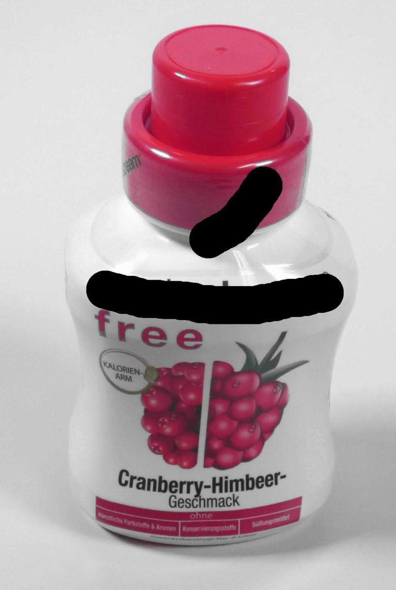 Kalorienarmer Getränkesirup, Cranberry-Himbeere

Vorgelegt wurde eine weiße, für den Einzelverkauf aufgemachte, vollständig mit einer mehrfarbig bedruckten Kunststofffolie umhüllte Kunststoffflasche mit rotem Schraubdeckel. Der Aufdruck enthält Angaben über den Vertreiber und die Produktbezeichnung, den Inhalt (375 ml), die Zutaten, die Zubereitung (1 Teil Sirup + 23 Teile Wasser im Glas oder in der Flasche mischen) und die Nährwerte.
Inhalt: Rosarote, klare, sirupöse Flüssigkeit; Geschmack süß säuerlich, aromatisiert nach Himbeere. Anleitungsgemäßes Verdünnen mit Wasser ergibt ein Getränk mit Beerengeschmack.

Antragsangaben:
Saccharose/Invertzucker/Isoglucose: weniger als 5 GHT
Stärke/Glucose, Milchfett und Milchprotein: nicht enthalten
Alkoholgehalt: weniger als 0,5 % vol.

Lebensmittelzubereitung, anderweit weder genannt noch inbegriffen; Zuckersirup, aromatisiert oder gefärbt; kein Isoglucose-, Lactose-, Glucose- oder Maltodextrinsirup; mit einem Gehalt an Saccharose (einschließlich Invertzucker als Saccharose berechnet) oder Isoglucose (als Saccharose berechnet) von weniger als 70 GHT; mit einem Gehalt an zugesetztem Rohr- oder Rübenzucker der Unterpositionen 1701 91 bis 1701 99 der KN von weniger als 65 % des Nettogewichts.