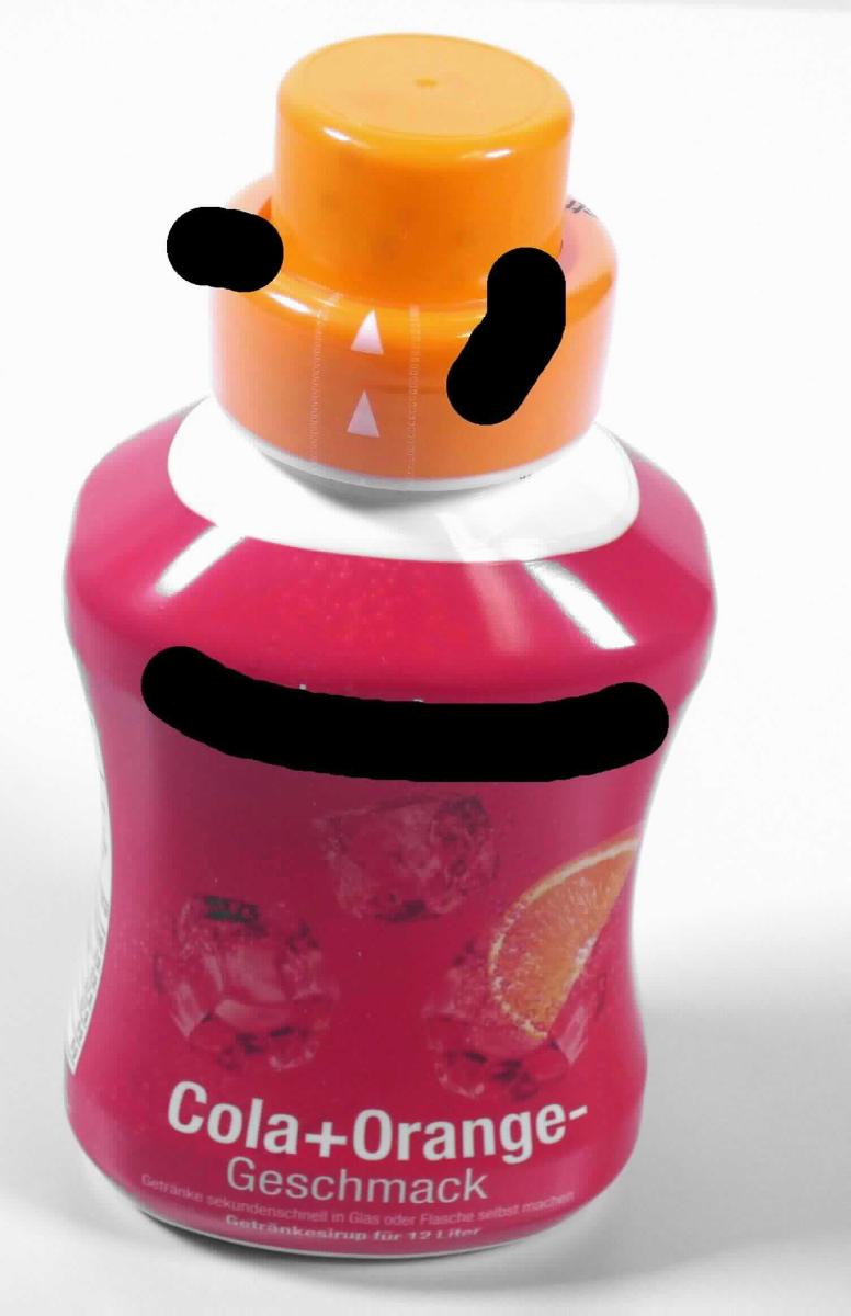 Zuckerhaltiger Getränkesirup, Cola-Orange

Vorgelegt wurde eine weiße, für den Einzelverkauf aufgemachte, vollständig mit einer mehrfarbig bedruckten Kunststofffolie umhüllte Kunststoffflasche mit orangefarbenem Schraubdeckel. Der Aufdruck enthält Angaben über den Vertreiber und die Produktbezeichnung, den Inhalt (500 ml), die Zutaten, die Zubereitung (1 Teil Sirup + 
23 Teile Wasser im Glas oder in der Flasche mischen) und die Nährwerte.
Inhalt: Dunkelbraune, trübe, sirupöse Flüssigkeit; Geschmack süß, nach Cola und Orange, leicht säuerlich. Anleitungsgemäßes Verdünnen mit Wasser ergibt ein Getränk mit Cola- und Orangengeschmack.

Antragsangaben:
Saccharose/Invertzucker/Isoglucose: mehr als 50 und weniger als 70 GHT
Stärke/Glucose, Milchfett und Milchprotein: nicht enthalten
Alkoholgehalt: mehr als 0,5 % vol.

Lebensmittelzubereitung, anderweit weder genannt noch inbegriffen; zusammengesetzte alkoholhaltige Zubereitung der zum Herstellen von Getränken verwendeten Art, nicht auf der Basis von Riechstoffen; mit einem Gehalt an zugesetztem Rohr- oder Rübenzucker der Unterpositionen 1701 91 bis 1701 99 der KN von weniger als 65 % des Nettogewichts.
