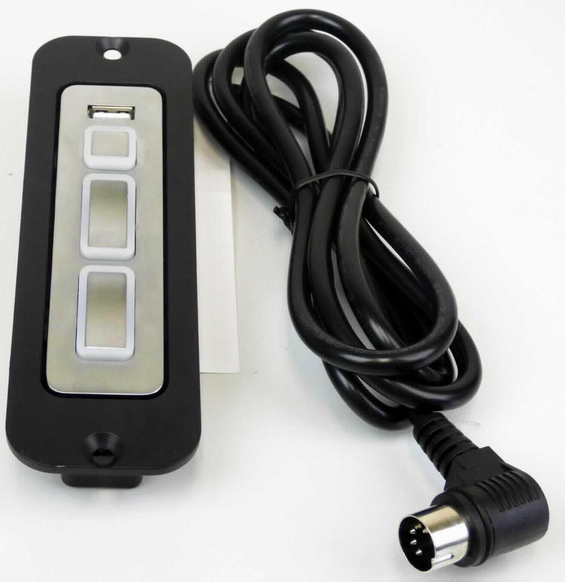 Schalterkombination, sog. "Handschalter der Baureihe HC239",
- mit drei Schaltern (zwei einzelne Wipppschalter und ein separater Tastenschalter, optional mit LED von innen zu 
  beleuchten) sowie je nach Ausführung mit einer USB-Buchse oder einer runden Ladebuchse versehen, in einem
  Edelstahlrahmen, oberseitig eingesetzt in ein Kunststoffgehäuse (Abmessungen ca. 15 cm x 4,5 cm x 2 cm) 
  mit 2 Bohrungen zur Befestigung,
- auf der Gehäuseunterseite durch rechteckige Öffnung (ca. 5 cm x 3 cm) an der Leiterplatte angeschlossenes 
  sechsadriges Kabel (Länge je nach Ausführung), mit 5 poligem Gerätestecker (rechtwinklig) versehen,
- für eine Spannung von bis zu 35 V,
- keine einfache Schalterkombination wegen ungleicher Bauart der Schalter,
- als Bediengerät für Funktionsmöbel mit Elektroantrieb.

Die Ware ist als "Tafel, Konsole und anderer Träger, mit mehreren Geräten der Position 8536 ausgerüstet, zum elektrischen Schalten und Steuern, einschließlich solcher mit eingebauten Instrumenten oder Geräten des Kapitels 90, keine Vermittlungseinrichtung der Pos. 8517, für eine Spannung von 1.000 V oder weniger, kein Steuerschrank für numerische Steuerungen, nicht speicherprogrammierbar, kein berührungsempfindliches Dateneingabegerät, nicht erfasst von den TARIC-Unterpositionen 8537 1098 10 bis 8537 1098 98" einzureihen.