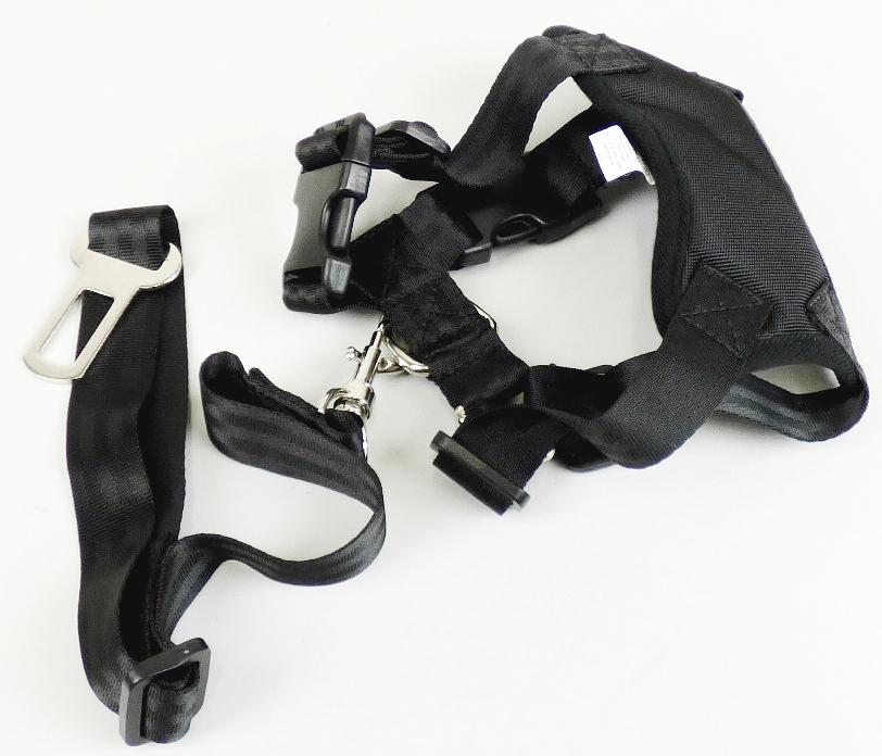 Sattlerware für Tiere, sog. Hundegeschirr-Set (Art.-Nrn. 37307, 37308 und 37309),
Foto siehe Anlage,
- in Form eines verstellbaren Brustgeschirrs für Hunde,
- im Bereich der Brust aus einem zweilagigen, gepolsterten Zuschnitt aus Spinnstoffen,
- am Rückenteil aus ca. 2,5 cm breiten Bändern aus Geweben aus Spinnstoffen mit Schnapp-
  verschlüssen aus Kunststoff bestehend,
- mit einem mittels Karabinerhaken aus unedlem Metall am Brustgeschirr befestigten Gurt, der durch
  einen Adapter aus unedlem Metall am Gurtschloss eines Kraftfahrzeuges befestigt werden kann,
- in einem bedruckten Karton verpackt.

"Sattlerware für alle Tiere, aus Stoffen aller Art, kein Reitsattel"