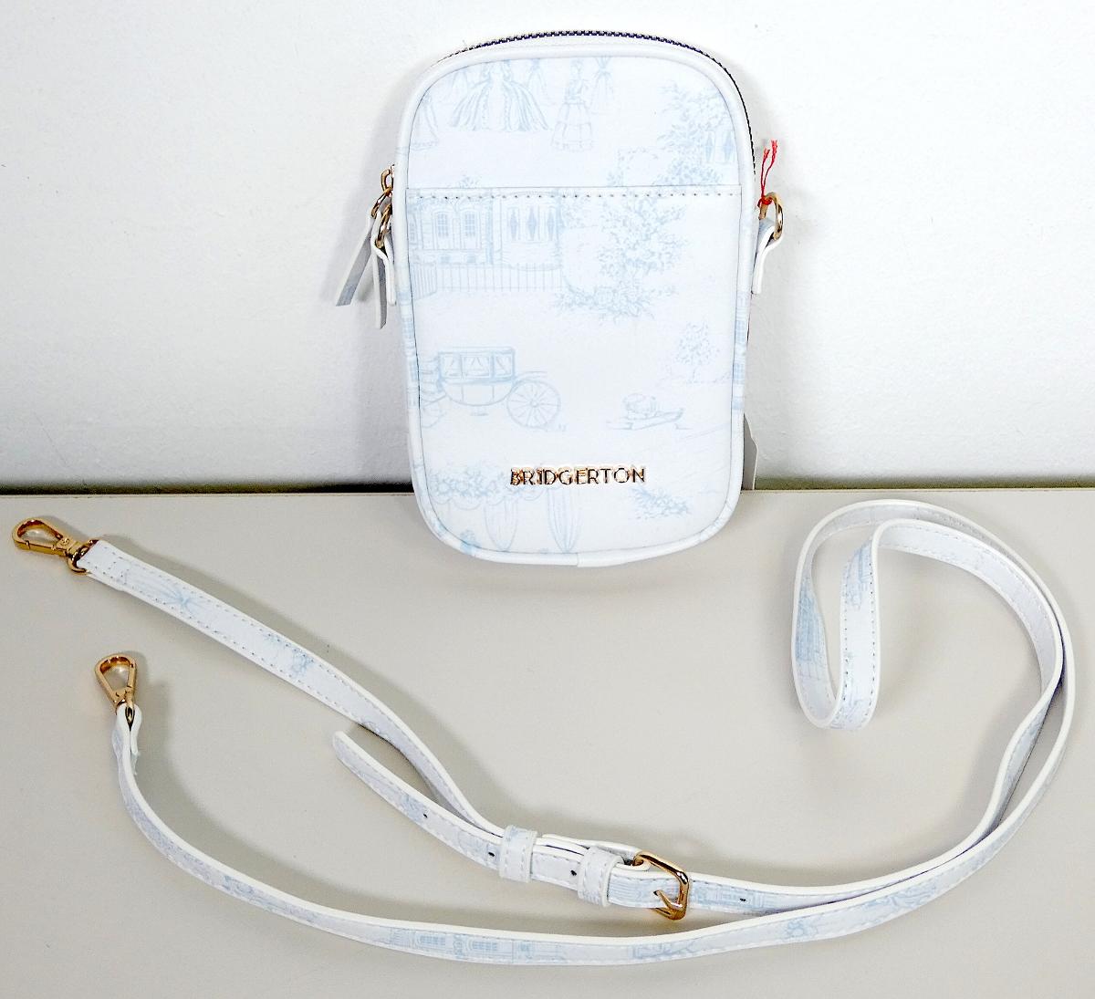 Handtasche, Foto siehe Anlage,
- mit einer Außenseite aus Kunststofffolien,
- mit einem abnehmbaren, längenverstellbaren Schultertragegurt,
- an der Vorderseite mit einem eingesetzten, offenen Einsteckfach,
- das Hauptfach ist mit einem entlang des oberen Rands bis zu den Seiten verlaufenden
  Reißverschluss versehen,
- - gefüttert; innen mit einem offenen Einsteckfach ausgestattet,
- mit den Abmessungen: ca. 11 cm (Breite) x 17 cm (Höhe) x 3 cm (Tiefe),
- Handtasche, da aufgrund der Größe und des Gesamteindrucks in erster Linie dazu geeignet,
  kleinere, persönliche Gegenstände aufzunehmen.

"Handtasche, mit Außenseite aus Kunststofffolien"