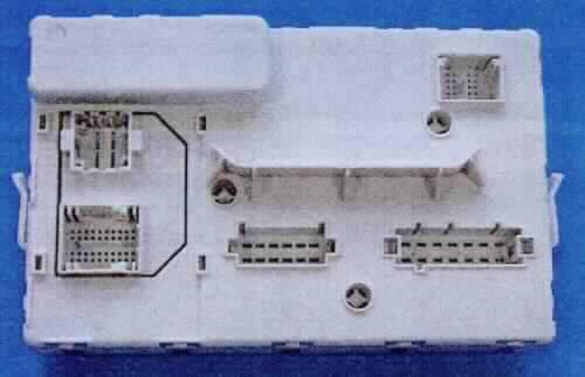 Speicherprogrammierbare Steuerung, 
- bestehend aus einer mit aktiven und passiven Bauelementen (Relais, Mikrocontroller, u.a.) bestückten Platine,
- in einem spezifisch geformten Kunststoffgehäuse mit mehreren Anschlüssen, 
- nach Einbau in ein Kraftfahrzeug zur Steuerung verschiedener Funktionen bestimmt (Fahrzeugverdeck, 
  elektrischer Heckklappenöffner, Fensterheberantrieb, u.a.).

Die Ware ist als "elektrischer Träger, mit mehreren Geräten der Position 8536 ausgerüstet, zum elektrischen Schalten oder Steuern, keine Vermittlungseinrichtung der Position 8517, für eine Spannung von 1000 Volt oder weniger, kein Steuerschrank für numerische Steuerungen, speicherprogrammierbare Steuerung, nicht von den Codenummern 8537 1091 10 0 bis 8537 1091 70 0 erfasst, einzureihen.