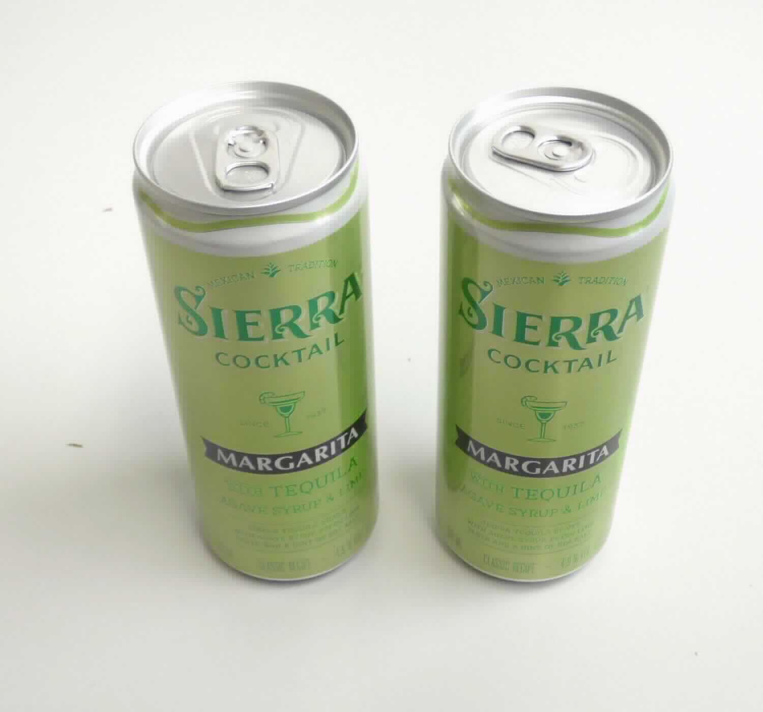 Alkoholhaltiges Mischgetränk.

Antragsangaben (als zutreffend unterstellt): Alkoholhaltiges Mischgetränk mit Tequila, Agavensirup und Limette; Alkoholgehalt: 4,9 %vol; Handelseinheit: 0,33 l-Dosen.

Beschaffenheit der vorgelegten Warenprobe: gelbliche, leicht trübe, kohlensäurehaltige Flüssigkeit, süß, sauer, nach Limette und Tequila schmeckend, abgefüllt in einer bedruckten 0,33 l-Getränkedose mit Stay-on-Tab-Verschluss. Verpackungsaufdruck (auszugsweise): "Cocktail Margarita, with Tequila".

Anderes alkoholhaltiges Getränk, in Behältnissen mit einem Inhalt von 2 l oder weniger.