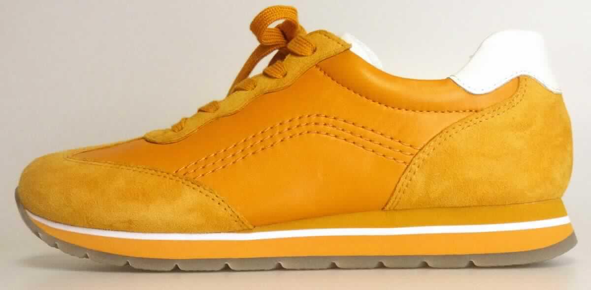 Halbschuhe (lt. Antrag: "Freizeitschuh für Damen", Foto siehe Anlage)
- mit Laufsohlen aus Kautschuk/Kunststoff; ohne Hauptsohle aus Holz,
- mit Oberteil (geschlossenes Blatt) aus Leder,
- mit Schnürsenkelverschluss,
- ohne Metallschutz in der Vorderkappe,
- nicht den Knöchel bedeckend, 
- lt. Antrag mit einer Länge der Innensohle von weniger als 24 cm.

"Schuhe mit Laufsohlen aus Kautschuk/Kunststoff und Oberteil aus Leder, andere als in den Unterpositionen
 6403 1200 bis 6403 9950 genannte, mit einer Länge der Innensohle von weniger als 24 cm"