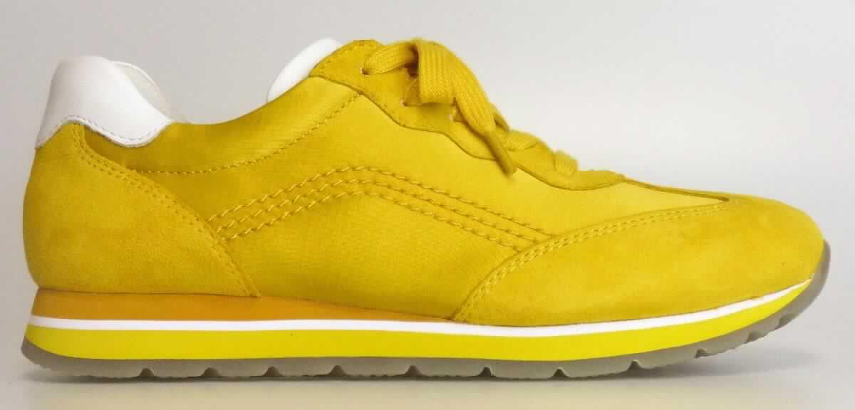 Halbschuhe (lt. Antrag: "Freizeitschuh für Damen", Größe 4,5, Foto siehe Anlage)
- mit Laufsohlen aus Kautschuk/Kunststoff; ohne Hauptsohle aus Holz,
- mit Oberteil (geschlossenes Blatt) aus Leder (den größten Teil der Außenfläche bildend) und Spinnstoff,
- mit Schnürsenkelverschluss,
- ohne Metallschutz in der Vorderkappe,
- nicht den Knöchel bedeckend, 
- mit einer Länge der Innensohle von ca. 25,2 cm,
- als Frauenschuhe erkennbar.

"Schuhe mit Laufsohlen aus Kautschuk/Kunststoff und Oberteil aus Leder, andere als in den Unterpositionen
 6403 1200 bis 6403 9991 genannte, für Frauen"