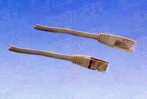 Isoliertes elektrisches Kabel,
- mit einer Länge von 15 m, an beiden Enden mit RJ-45-Steckern versehen, mit verdrillten Aderpaaren
  (Twisted-Pair-Kabel),
- für eine Spannung von weniger als 1000 V,
- von der für die Telekommunikation verwendeten Art.

Die Ware ist als "isoliertes elektrisches Kabel, kein Wickeldraht, kein Koaxialkabel und andere elektrische Leiter, keine Zündkabelsätze und andere Kabelsätze von der für die Beförderungsmittel verwendeten Art, andere elektrische Leiter, für eine Spannung von 1000 V oder weniger, mit Anschlussstücken versehen, von der für die Telekommunikation verwendeten Art" einzureihen.
