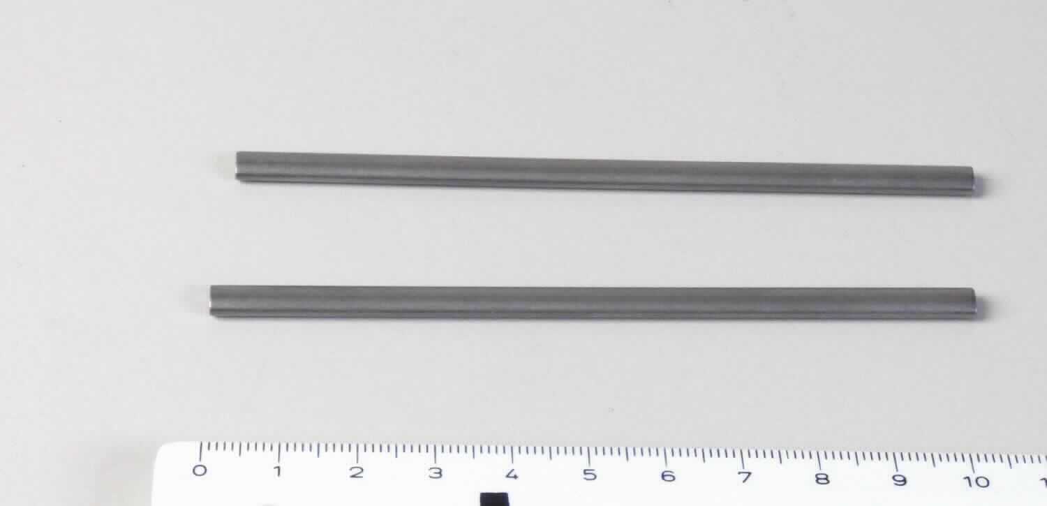 Sog. Oval-Handle für Einlegebesteck ohne Zapfen, in Form von kanülierten Stäben aus nicht rostendem Stahl, mit ovalem Querschnitt und einer Länge von 105 mm, zur Verwendung als Griffstück für medizinische Kanülen beim Implantieren von Stents in den menschlichen Körper. Die Ovalität der Stäbe dient der effizienten und präzisen Kraftübertragung auf die Kanüle. Zur äußeren Form siehe Abbildung in der Anlage.
Die Ware ist als "Zubehör, erkennbar hauptsächlich für medizinische Kanülen bestimmt" einzureihen.