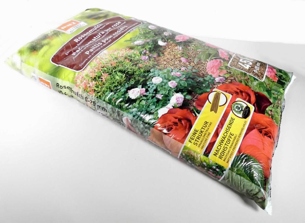 Angaben:
Rosenmulch 0-20 mm 45L; Bodenhilfsstoff überwiegend aus Fichtenholzrinde, die durch Schreddern und Sieben sowie Teilfermentierung durch natürliche Verrottungsprozesse aufbereitet wurde. 

Feststellungen:
Dunkelbraunes Gemisch aus Rindenfasern und -stücken sowie einzelnen Holzsplittern, augenscheinlich teilweise verrottet, mit humusartigem Geruch.

Befund:
Chemische Erzeugnisse und Zubereitungen der chemischen Industrie oder verwandter Industrien (einschließlich Mischungen von Naturprodukten), überwiegend aus organischen Verbindungen bestehend, anderweit weder genannt noch inbegriffen, andere.