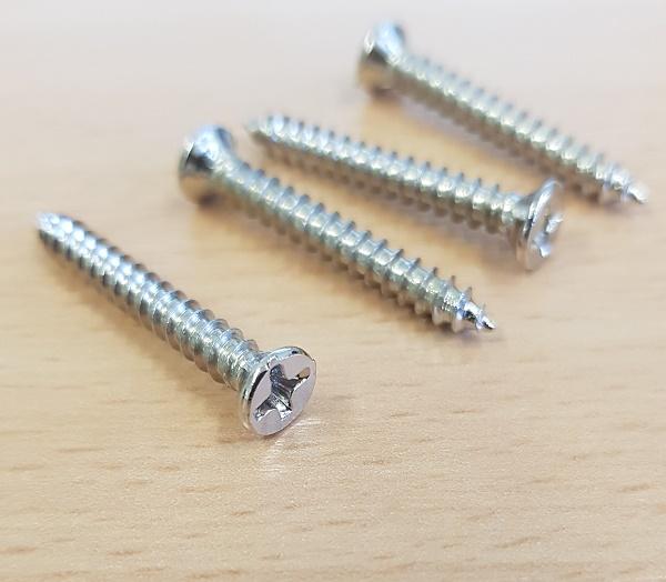 Es handelt sich um vier etwa 31 mm lange Schrauben aus vernickeltem Stahl (kein nicht rostender Stahl), mit Linsenkopf mit Kreuzschlitz und einem bis zum Kopf reichenden, selbstformenden Gewinde mit spitzem Gewindeende, die zur Verbindung von Holzteilen miteinander geeignet sind. Die Schrauben sind gemeinsam mit zwei Haltevorrichtungen für Leuchten (siehe DEBTI-45166/25-1 und DEBTI-45166/25-2), zwei Dübeln (siehe DEBTI-45166/25-4), einer Fernbedienung (siehe DEBTI-45166/25-5) und einer Gebrauchsanleitung (siehe DEBTI-45166/25-6) in einem Karton verpackt.   
- Antragstellerangaben -

Abbildung siehe Anlage.

Derartige Erzeugnisse gehören als "andere Holzschrauben aus Stahl (kein nicht rostender Stahl)" zur Codenummer 7318 12 90 90 0 des Zolltarifs.
