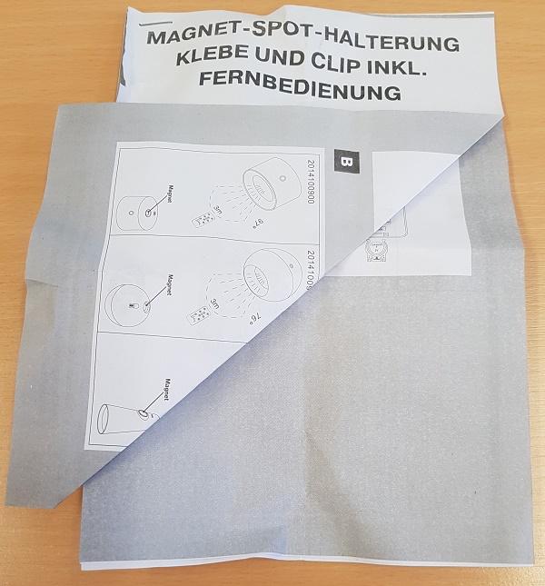 Es handelt sich um eine Montage- und Bedienungsanleitung in Gestalt eines achtseitigen, Texte und Abbildungen enthaltenden Heftes. Sie ist gemeinsam mit zwei Haltevorrichtungen für Leuchten (siehe DEBTI-45166/25-1 und DEBTI-45166/25-2), vier Schrauben (siehe DEBTI-45166/25-3), zwei Dübeln (siehe DEBTI-45166/25-4) und einer Fernbedienung (siehe DEBTI-45166/25-5) in einem Karton verpackt.   
- Antragstellerangaben -

Abbildung siehe Anlage.

Derartige Waren gehören als "durch Text charakterisierte, zum Lesen bestimmte Broschüren und ähnliche Druckerzeugnisse, auch illustriert" zur Codenummer 4901 99 00 00 9 des Zolltarifs.