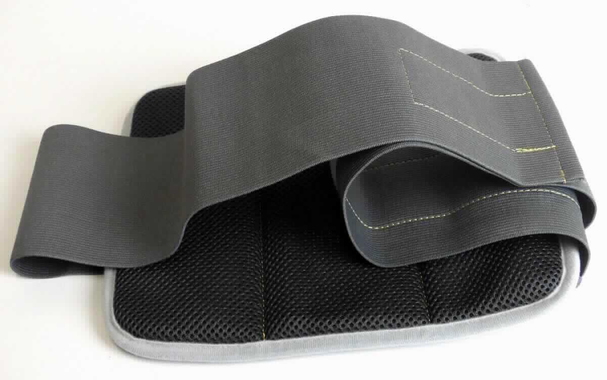 Manschette mit Magneten, Art. Nr. P.102078 (Abbildung siehe Anlage),
- mit drei Dauermagneten aus agglomerierem Ferrit, eingebettet in Polster 
  aus Spinnstoff sowie einem elastischen Gurt zum Anbringen auf Bauch 
  oder Rücken,
- zum Tragen am menschlichen Körper im Rahmen einer Magnetfeldtherapie,
- Kein Bestandteil bestimmt den Charakter des Ganzen.

"Dauermagnet aus agglomeriertem Ferrit, keine Ware der TARIC-Codes 
 8505 19 10 10 und 8505 19 10 20 (zusammengesetzte Ware aus 
 Dauermagneten, Polster und Gurt, ohne charakterbestimmendem Bestandteil) - 
 Manschette mit Magneten"