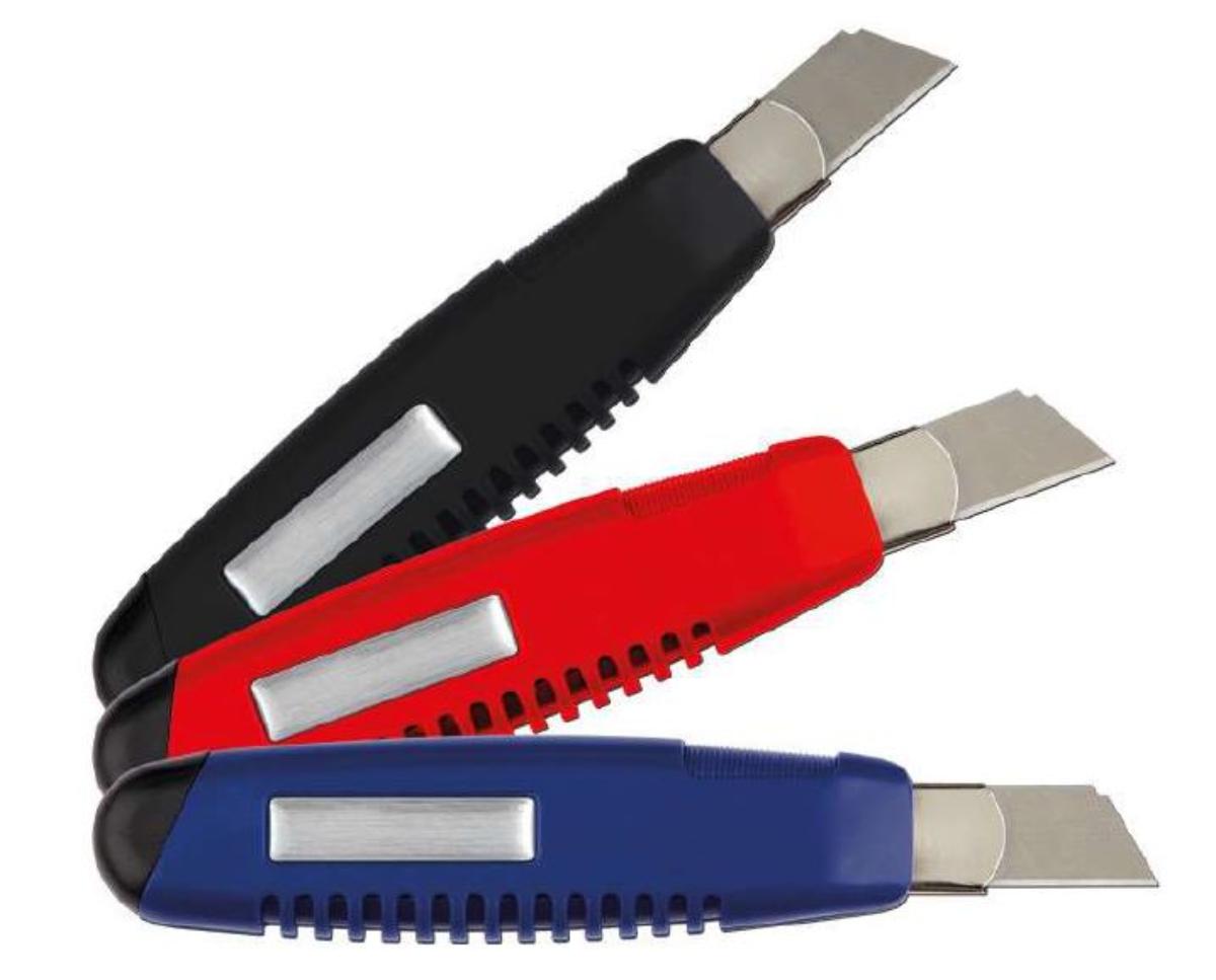 "Cuttermesser";

Warenzusammenstellung in Aufmachung für den Einzelverkauf, bestehend aus

- einem Cuttermesser (charakterbestimmend)

- - mit schneidender, diagonaler, nicht feststehender, mit Sollbruchstellen versehener Klinge aus
    unedlem Metall, einer Führungsschiene aus unedlem Metall, einem Gehäuse und einem
    Klingenschieber mit Feststellmechanik, beide aus Kunststoff

- - mit einem herausnehmbaren Klingenmagazin und einer Arretierungsvorrichtung ausgestattet;
    durch das Vorschieben des Schiebers erfolgt eine automatische Klingennachführung

- - in den Abmessungen 160 x 35 x 20 mm (L x B x H)

- mit zwei weiteren Abbrechklingen, im Innern des Griffes mittels einer Arretierung aus Kunststoff
  befestigt

Abbildung siehe Anlage

Derartige Erzeugnisse gehören als "Messer mit schneidender, nicht feststehender Klinge aus unedlem Metall, kein Messer der Position 8208" zur Codenummer 8211 9300 00 0 des Zolltarifs (ZT).