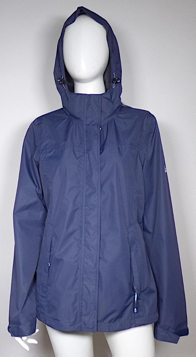 Blouson, sog. Da.-Funktions-Jacke Elke wms, Artikel-Nr.: 304778, Größe 38, Foto siehe Anlage,
- aus einfarbigen, einseitig (Innenseite) mit dem bloßen Auge wahrnehmbar mit augenscheinlich 
  Kunststoff überzogenen Geweben der Position 5903 aus laut Antrag 100 % Polyester (synthetische
  Chemiefasern),
- durchgehend gefüttert,
- über den Schritt reichend (Rückenlänge: ca. 70 cm),
- mit einem Stehkragen,
- mit einer angesetzten Kapuze, mit Tunnelzug,
- vorn mit einer durchgehenden Öffnung mit Reißverschluss, mit einer von rechts auf links überlappenden
  Patte mit Druckknopfverschluss (Frauenkleidung),
- mit langen Ärmeln, die über den unteren Rand des Kleidungsstücks hinausreichen, an den Ärmelenden
  mit einem verengenden Klettverschlussriegel,
- im Rücken und Achselbereich mit verdeckten Lüftungsschlitzen (im Achselbereich mit Reißverschluss),
- vorn unterhalb der Taille mit einer Innentasche und zwei eingesetzten Außentaschen, jeweils mit
  Reißverschluss,
- am unteren Rand mit einem Tunnelzug zu verengen,
- erfüllt die Merkmale zur Einreihung als Blouson, somit keine Jacke.

"Blouson, aus Geweben, für Frauen, aus Chemiefasern"