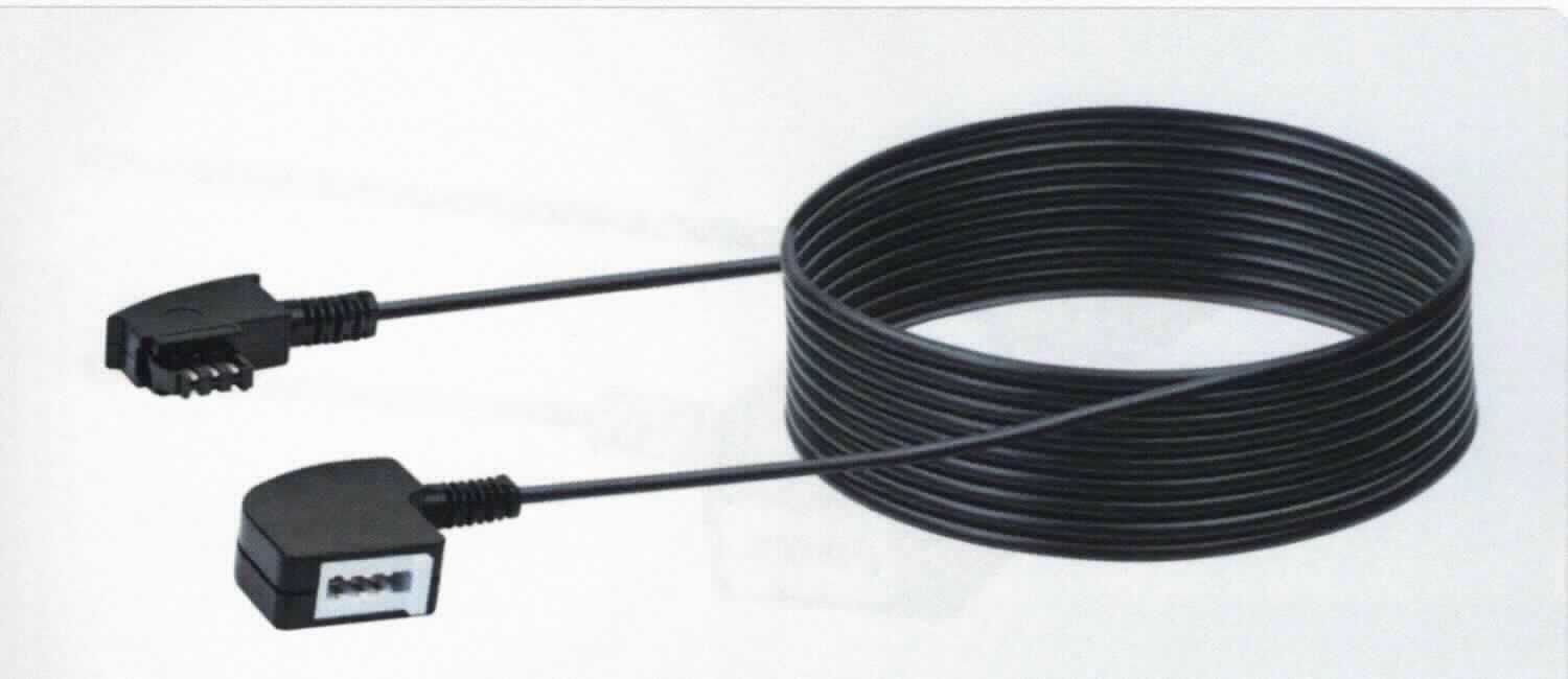 Isoliertes elektrisches Kabel, sog. "Verlängerungskabel (TAE)",
- mit einer Länge von ca. 6 m, an einem Ende mit einem TAE-F-Stecker, 
  am anderen Ende mit einer TAE-F-Buchse ausgestattet,
- für eine Spannung von weniger als 1000 V,
- zur Verwendung als Telefonverlängerungskabel und zum Übertragen von Telekommunikationsdaten,
- in einer Blisterverpackung aufgemacht

Die Ware ist als "isoliertes elektrisches Kabel, keine Ware der Unterpositionen (HS) 5844 11 bis 8544 30, für eine Spannung von 1000 V oder weniger, mit Anschlussstücken versehen, von der für die Telekommunikation verwendeten Art" einzureihen.