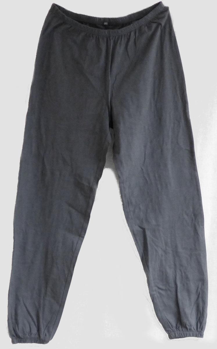 T-Shirt und lange Hose, sog. Damen-Schlafanzug, Art. Bianca-PY, Größe S, Foto siehe Anlage,
- als zweiteilige Zusammenstellung; kein Schlafanzug, da die Kleidungsstücke nach ihren objek-
  tiven Merkmalen (insbesondere nach Schnitt, Material und Gesamteindruck) unterschiedslos im
  Bett oder an anderen Orten getragen werden können und daher nicht dazu bestimmt sind, aus-
  schließlich oder im Wesentlichen als Nachtkleidung getragen zu werden,
- keine Kombination, u. a. weil ein Kleidungsstück der Position 6109 (T-Shirt) nicht als Bestandteil
  einer Kombination zugelassen ist,
- getrennte Einreihung aller Bestandteile, weil die Kleidungsstücke nicht zusammen in eine
  Position eingereiht werden können,
- lange Hose:
-- aus ca. 0,6 mm dicken, einfarbigen Gewirken aus laut Antrag 100 % Baumwolle,
-- in der Taille abschließend, mit einem Taillenbund, mit einem eingezogenen, elastischen Band
   verengt,
-- ohne Öffnung und ohne Verschluss,
-- ohne Hinweise auf den Trägerkreis (unisex),
-- mit knöchellangen Hosenbeinen; an den Beinabschlüssen elastisch verengt.

"Lange Hose, aus Gewirken, für Frauen, aus Baumwolle"