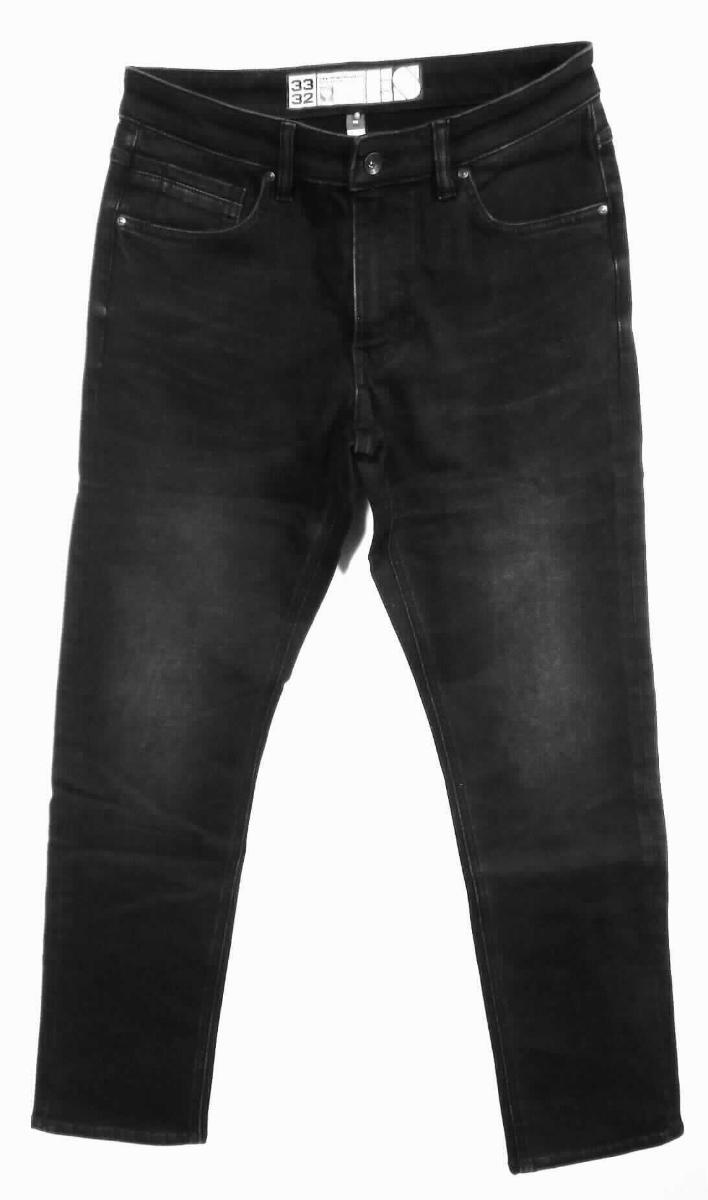 Lange Hose, sog. e.s. Winter 5-Pocket-Stretch-Jeans, A3-Art. 9585746, Größe 48, Foto siehe Anlage,
- in einem Polybeutel verpackt,
- aus ca. 1,2 mm dicken, einfarbigen, einseitig (Innenseite) gerauten Geweben aus laut Antrag 68 % Baumwolle, 
  30 % Polyester und 2 % Elasthan (beides synthetische Chemiefasern),
- in der Taille abschließend, mit einem ca. 4 cm breiten, angesetzten Bund mit Gürtelschlaufen,
- vorn mit einer Öffnung mit Reißverschluss, verdeckt von einer Patte von links über rechts (Männerkleidung), 
  die im Bund mit einem Knopf geschlossen wird,
- vorn mit zwei eingesetzten, offenen Taschen und einer aufgesetzten, kleinen Tasche sowie mit zwei aufge-
  setzten, offenen Gesäßtaschen,
- mit knöchellangen Hosenbeinen; an den Beinabschlüssen durch Umschlagen und Festnähen gesäumt,
- keine Arbeits- und Berufskleidung.

"Lange Hose, aus Geweben, für Männer, aus Baumwolle, keine Arbeits- und Berufskleidung, andere als in den 
 Unterpositionen 6203 4231 und 6203 4233 genannte"