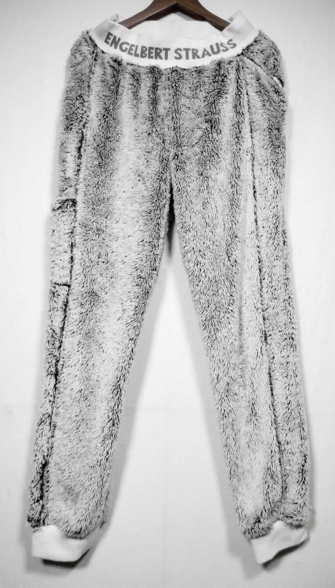 Lange Hose, sog. e.s.Jogger Highloft dreamworker, A3-Art. 7882550, Größe S, Foto siehe Anlage,
- in einem Polybeutel verpackt,
- aus ca. 2,2 mm dicken, buntgewirkten Plüschgewirken (melierte Garne) aus laut Antrag 100 % Polyester 
  (synthetische Chemiefasern),
- in der Taille abschließend, mit einem angesetzten, ca. 6 cm breiten, gerippt gewirkten Taillenbund,
- ohne Öffnung und ohne Verschluss,
- ohne Hinweise auf den Trägerkreis (unisex),
- seitlich mit zwei eingesetzten Taschen sowie im Bereich des Oberschenkels mit einer aufgesetzten Tasche,
- mit langen Hosenbeinen; an den Beinabschlüssen mit angesetzten, gerippt gewirkten Bündchen verengt.

"Lange Hose, aus Gewirken, für Frauen, aus synthetischen Chemiefasern"