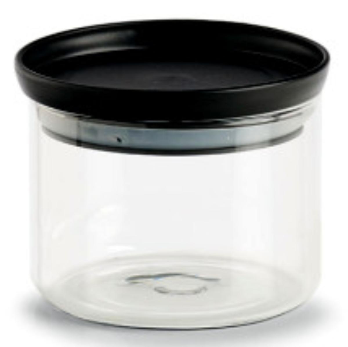 Vorratsglas, Artikel-Nr. 19575, Foto siehe Anlage,
- zylinderförmiges Gefäß,
- - aus klarsichtigem Borosilikatglas (laut Antrag),
- mit einem Deckel aus Kunststoff mit einer Silikondichtung,
- in den Abmessungen: ca. 10 cm (Durchmesser) x 8 cm (Höhe),
- keine Ware der Position 7010, da sich das Gefäß als Haushaltsglasware darstellt.

"Glasware zur Verwendung bei Tisch oder in der Küche (Vorratsglas), aus Glas mit einem
 linearen Ausdehnungskoeffizienten von 5 x 10^-6 oder weniger je Kelvin bei Temperaturen
 von 0 °C bis 300 °C"