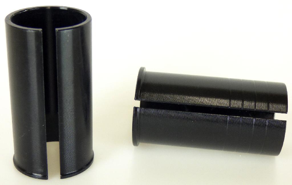 Sattelstützen-Adapter, sog. Reduzierhülsen, Artikelnummern 47066 und 47067, Foto siehe Anlage,
- in Form von spezifisch gefertigten, hohlzylinderartigen, am oberen Ende mit einem Anschlagring
  versehenen Distanzhülsen aus (lt. Antrag) einer Aluminiumlegierung,
- mit einer Länge von ca. 60 mm,
- mit einem Außendurchmesser von ca. 30,8 mm (Artikel 47066) und einem Außendurchmesser
  von ca. 31,6 mm (Artikel 47067),
- seitlich mit einem durchgehenden Schlitz (sog. Klemmschlitz) von ca. 5 mm,
- auf der Außenseite gerillt,
- werden bis zum Anschlagring in Sitzrohre (Sattelrahmenrohre) von Fahrradrahmen geschoben,
- gleichen die Differenz zwischen dem Sitzrohrdurchmesser (30,8 mm bzw. 31,6 mm) und Sattelstützen
  mit einem Durchmesser von 27,2 mm aus, um die Sattelstützen stabil befestigen zu können,
- erweitern die Verwendungsmöglichkeit von Sattelstützen (Sattelstützen mit einem Durchmesser von 
  27,2 mm können in Sitzrohren mit einen Durchmesser von 30,8 mm bzw. 31,6 mm verwendet werden),
- in einem klarsichtigen Kunststoffbeutel mit Pappreiter für den Einzelverkauf aufgemacht,
- aufgrund der objektiven Merkmale (u. a. Form) erkennbar hauptsächlich für Fahrräder des
  Kapitels 87 bestimmt.

"Zubehör (Sattelstützen-Adapter) für Fahrräder der Positionen 8711 und 8712"