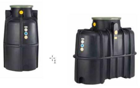 Nach den Antragsangaben sowie den vorgelegten Produktinformationen handelt es sich bei dem sogenannten „Schmaltank“ um einen Sammelbehälter aus Polyethylen, einem Kunststoff im Sinne der Anmerkung 1 zu Kapitel 39.
Der schwarze, formstabile etwa 240 x 115 x 200 cm (LBH) große Tank weist ein Fassungsvermögen von etwa 3.000 Liter auf. Die Ware zeichnet sich durch einen ovalen sogenannten „Mannlochdom“ (Einstiegsöffnung; Abmessungen etwa 60 x 80 cm) mit grünem Schraubdeckel und einem Verschlussriegel aus Edelstahl (laut Antragsangaben) sowie seitlich angebrachten Ein- bzw. Auslassöffnungen mit gelben Verschlusskappen aus.

Das Erzeugnis wird in das Erdreich besonders schmaler Grundstücke eingelassen und dient z. B. dem Speichern von Regenwasser.

Zolltarifrechtlich handelt es sich um einen „Baubedarfsartikel aus Kunststoffen, anderweit weder genannt noch inbegriffen, Sammelbehälter, Tanks, Bottiche und ähnliche Behälter, mit einem Fassungsvermögen von mehr als 300 l“.