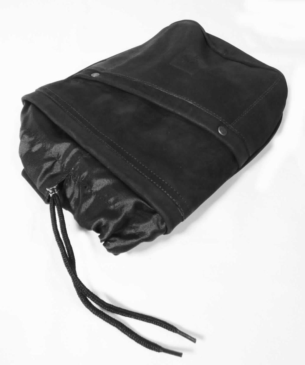Ähnliches Behältnis, sog. Leder-Nageltasche XL e.s. vintage, A3-Artikel 6315781, Foto siehe Anlage,
- mit einer Außenseite aus Leder,
- auf der Rückseite mit einer angenähten Schlaufe zur Befestigung an einem Gürtel,
- auf der Vorderseite mit einem aufgesetzten, offenen Einsteckfach,
- mit einem ca. 1 cm unterhalb des oberen Rands angenähten Zuschnitt aus Geweben aus Spinnstoffen, 
  der mit einer Zugkordel mit Stopper zusammengezogen (geschlossen) werden kann,
- nicht gefüttert; ohne Inneneinteilung,
- in den Abmessungen: ca. 21 cm (Breite) x 20 cm (Höhe) x 6 cm (Tiefe),
- ohne Hinweise auf Handarbeit.

"Ähnliches Behältnis, anderes als in den Unterpositionen 4202 1110 bis 4202 3900 genannte, mit Außen-
 seite aus Leder, anderes als in der Unterposition 4202 9110 genannte, nicht handgearbeitet"