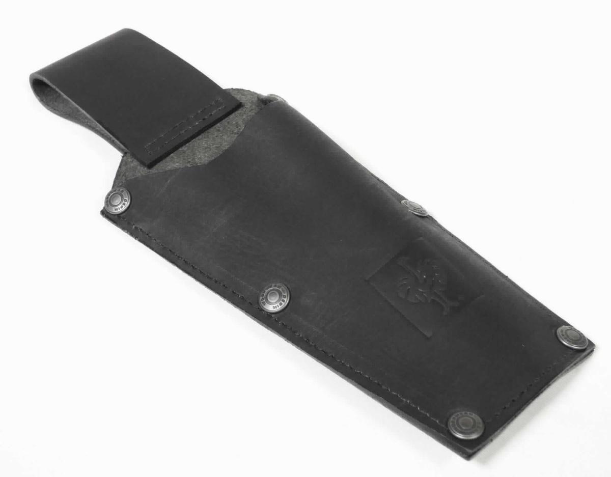 Ware aus Leder, sog. Leder-Messertasche e. s. vintage (A3-Art. 6315784), Foto siehe Anlage,
- in der Art eines Holsters,
- aus Leder (laut Antrag),
- mit einer Schlaufe zur Befestigung an einem Gürtel,
- zu einem annähernd rechteckigen Holster zusammengenietet,
- in den Abmessungen: ca. 8 cm (Breite) x 21 cm (Höhe),
- zur Aufnahme eines Messers vorgesehen,
- aufgrund der neutralen und offenen Gestaltung kein Behältnis der Position 4202.

"Andere Ware aus Leder, nicht zu technischen Zwecken"