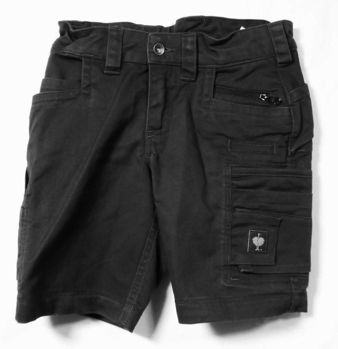 Kurze Hose, sog. Short e.s. motion ten, Kinder, A3-Art. 6602011, Größe 110/116, Foto siehe Anlage,
- aus ca. 0,5 mm dicken, einfarbigen Geweben aus laut Antrag 38 % Elastomultiester und 16 % Polyamid 
  (beides synthetische Chemiefasern) und 46 % Baumwolle, 
- in der Taille abschließend, mit einem angesetzten, teilweise elastischen Bund mit Gürtelschlaufen,
- vorn mit einer Öffnung mit Reißverschluss, verdeckt von einer Patte von links über rechts (Knabenkleidung),
  die im Bund mit einem Knopf geschlossen wird,
- mit diversen eingesetzten und aufgesetzten, offenen oder mit Patte und Klettverschluss oder mit Reißverschluss
  oder Druckknopfverschluss ausgestatteten Taschen,
- mit kurzen Hosenbeinen, die nicht die Knie bedecken (Seitenlänge: ca. 34 cm),
- an den Beinabschlüssen durch Umschlagen und Festnähen gesäumt.

"Kurze Hose, aus Geweben, für Knaben, aus synthetischen Chemiefasern"