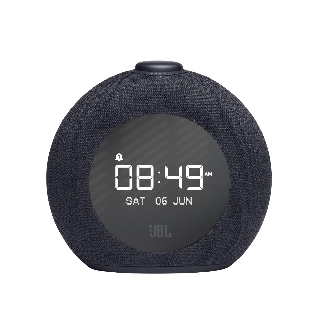 Rundfunkempfangsgerät (Abbildung siehe Anlage),
- aus einem Rundfunkempfangsteil für den , DAB-, DAB+- und UKW-Empfang,
  Tonfrequenzverstärker, Lautsprecher, Bluetooth-Modul, LED-Leuchte und Uhr mit Weckfunktion
  in einem Gehäuse mit LC-Display, Bedienelementen, Audio-Eingang,
  Stromanschluss und zwei USB-Ladeanschlüssen (zum Aufladen externer Geräte),
- zum Rundfunkempfang und zur Uhrzeitanzeige einschließlich Weckfunktion
  - kennzeichnende Haupttätigkeit -, zum drahtlosen Empfangen von Audiodaten
  sowie zur Stromversorgung externer Geräte und zur Umgebungsbeleuchtung,
- zusammen mit Beipack (Adapter, Pigtail-Antenne, Kurzanleitung,
  Sicherheitsdatenblatt, Garantiekarte) in einer gemeinsamen Verkaufsverpackung.
Das Rundfunkempfangsgerät bestimmt den Charakter des Ganzen.

"Rundfunkempfangsgerät, nicht von der in den Unterpositionen (KN) 8527 12 00 bis 8527 29 00 erfassten Art, in einem gemeinsamen Gehäuse nicht mit Tonaufnahme- oder Tonwiedergabegerät, jedoch mit Uhr kombiniert (Kombination aus Rundfunkempfangsgerät - kennzeichnende Haupttätigkeit - und Apparat für die Kommunikation in einem drahtlosen Netzwerk, zusammengesetzt mit nicht charakterbestimmender Stromversorgung und Leuchte), in Warenzusammenstellung in Aufmachung für den Einzelverkauf mit nicht charakterbestimmendem Beipack)"