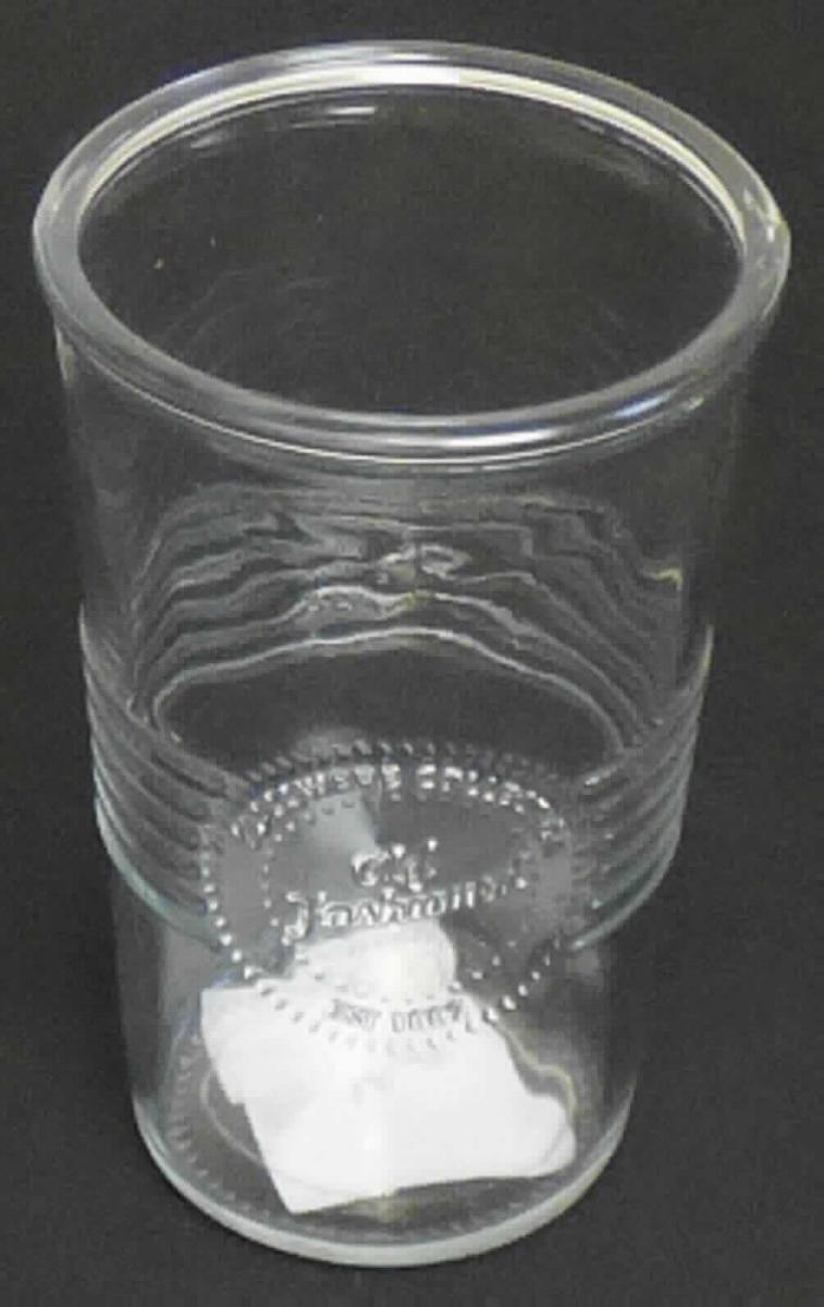 Glasware zur Verwendung bei Tisch, sog. Trinkglas Old fashioned (Art. 19537), Foto siehe Anlage, 
- Trinkglas ohne Stiel,
- aus gewöhnlichem, klarsichtigem Glas, 
- mechanisch gefertigt (weder geschliffen noch anders bearbeitet), 
- mit einem abgerundeten oberen Rand, 
- mit dem reliefartigen Schriftzug "Old Fashioned" und sechs umlaufenden Rippen verziert, 
- nach oben breiter werdend, mit einem Durchmesser von ca. 7,5 cm und einer Höhe von ca. 12 cm.

"Glasware zur Verwendung bei Tisch, Trinkglas ohne Stiel, nicht aus Glaskeramik, Bleikristall oder vorgespanntem
 Glas, mechanisch gefertigt, weder geschliffen noch anders bearbeitet"