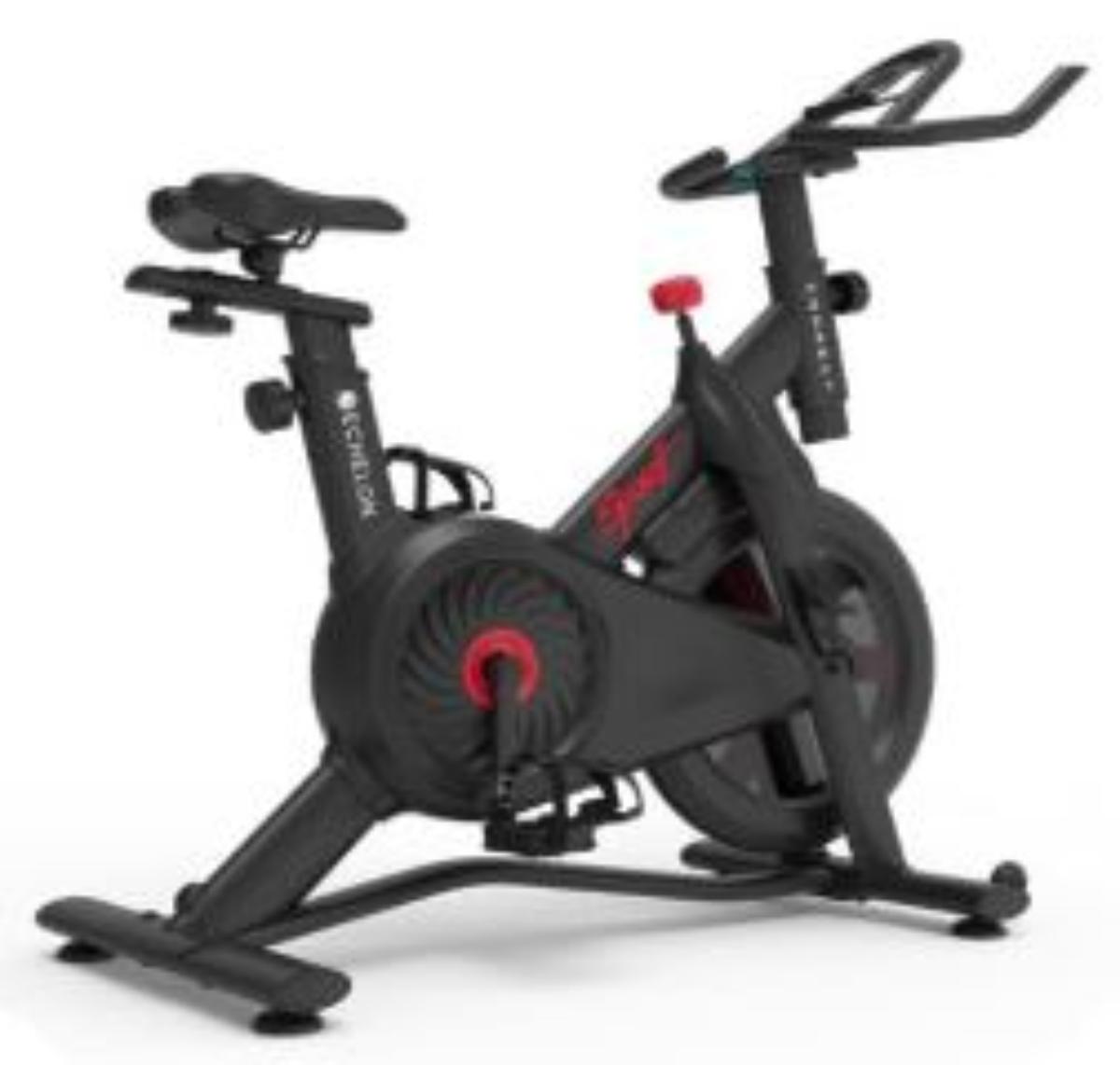 Bei der durch ein Datenblatt veranschaulichten Ware handelt es sich um ein noch nicht zusammengesetztes, auf dem Boden stehendes sog. Fahrrad-Ergometer (Artikel 21511 Fitness Fahrrad CS Sport. Dieses ist mit einem Untergestell, einem höhenverstellbaren Sitz mit Sattel, zwei Pedalen zur Kraftausübung und einem höhenverstellbaren Lenker ausgestattet ist. Die Pedale übertragen die Kraft auf das vorne angebrachte Schwungrad. Der Widerstand und damit die unterschiedliche Belastung (32 Belastungsstufen) wird mittels eines Drehknopfes am Gerät eingestellt. Die Ware findet z. B. im Fitnessbereich zur allgemeinen körperlichen Ertüchtigung Verwendung. Der Nutzer tritt, auf dem Sattel sitzend, die Pedale, so dass mit dem Gerät die Bewegungen des Fahrradfahrens simuliert und der Körper trainiert wird. Das Fahrrad-Ergometer ist in einem Pappkarton verpackt.

Derartige Erzeugnisse werden zolltarifrechtlich als "Gerät für die allgemeine körperliche Ertüchtigung, Übungsgerät mit System zum Einstellen unterschiedlicher Belastungen" eingereiht.