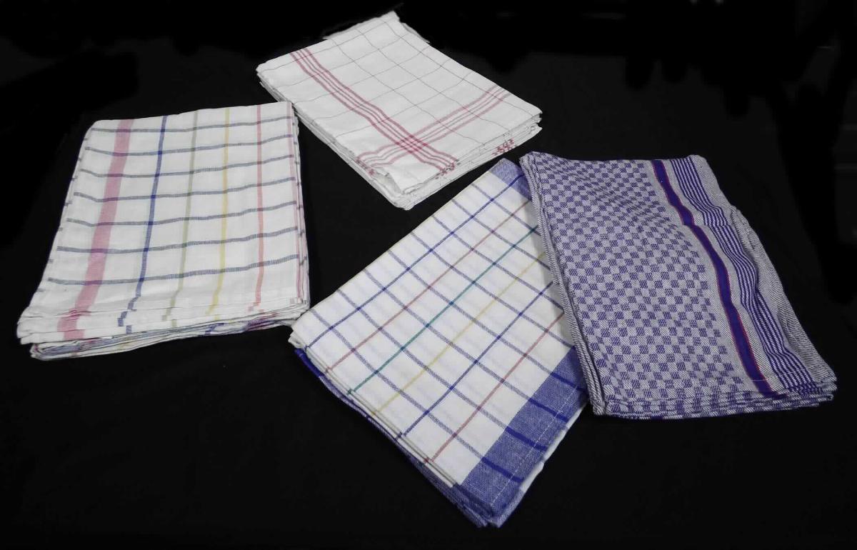 Küchenwäsche, sog. Geschirrtuch, Art. ST1430, Foto siehe Anlage, 
- rechteckig; in den Abmessungen von laut Antrag 70 cm x 50 cm,
- aus einem ca. 0,4 mm dicken, buntgewebten Gewebe (keine Frottierware) aus laut Antrag 50 % Leinen und 
  50 % Baumwolle,
- an den Rändern durch Umschlagen und Festnähen gesäumt (somit konfektioniert),
- an einer Schmalseite mit einer angenähten Waschanleitung (sog. Waschetikett) versehen,
- wird üblicherweise gewaschen,
- dient laut Antrag als Geschirrtuch.

"Küchenwäsche aus Spinnstoffen, aus Flachs (Leinen)"