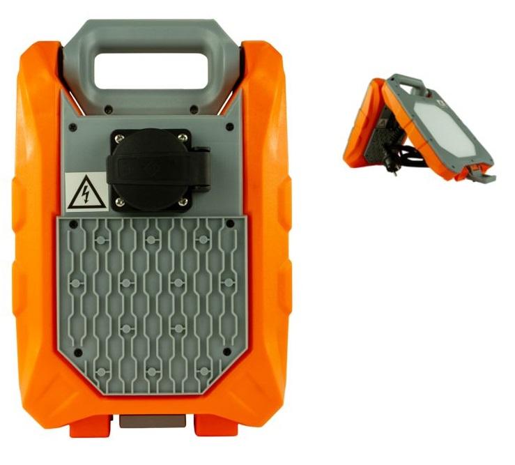 Bei der sog. LED-Arbeitsleuchte Twin-Power, Art. 2610100220 handelt es sich um eine zusammengesetzte Ware, bestehend aus einem elektrischen Beleuchtungskörper (charakterbestimmend aufgrund des Umfangs und der Bedeutung in Bezug auf die Verwendung) und einer an der Rückseite angebrachten Schutzkontaktsteckdose.

Der Beleuchtungskörper besteht im Wesentlichen aus einem annährend quaderförmigen, ca. 141 mm x 280 mm x 184 mm (L x B x H) großen, aufklappbaren Kunststoffgehäuse, zwei an der Innenseite angebrachten Leuchtfeldern mit weißen transparenten Kunststoffabdeckungen, integrierter, nicht austauschbarer, weiß leuchtender LED-Lichtquelle und einem Tragegriff aus Kunststoff.
Das Erzeugnis ist mit einem ca. 3 m langen Kabel mit Netzstecker und einem Kippschalter zum Ein-/Ausschalten sowie Umstellen zwischen den zwei Helligkeitsstufen ausgestattet.

Es dient zu vielseitigen Beleuchtungszwecken im Innen- und Außenbereich.

Techn. Daten (auszugsweise):
- Lichtstrom: 3200 lm
- Abstrahlwinkel: 100°
- Leistung: 40 W
- Schutzart: IP 44

Die Ware ist in einem bedruckten Karton verpackt.

Die Ware ist als "elektrischer Beleuchtungskörper, anderweit weder genannt noch inbegriffen, nicht von der Unterpositionen (HS) 9405 11 bis 9405 41 erfasst, ausschließlich zur Verwendung mit LED-Lichtquellen bestimmt, kein Scheinwerfer, aus Kunststoffen" einzureihen.