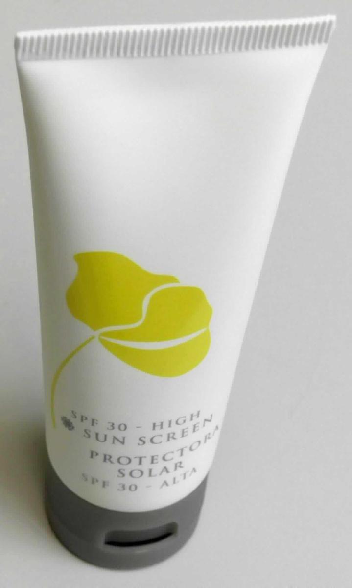 Andere Zubereitung zur Hautpflege; Sonnencreme

Bei der vorgelegten Ware handelt es sich um eine Zubereitung zum Schutz der Haut mit UVA-Filtern. Die cremige Zubereitung ist in einer weißen Kunststofftube mit Schnappdeckelverschluss und buntem Aufdruck für den Einzelverkauf als Hautpflegemittel aufgemacht (deklarierter Inhalt: 50 ml). 

Die Ware ist als Zubereitung zur Hautpflege in die Position 3304 der Kombinierten Nomenklatur einzureihen.