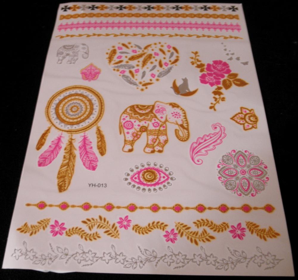 Es handelt sich um einen etwa 14,8 x 20,8 cm großen Zuschnitt aus Papier, der auf der Vorderseite mit unregelmäßig kontuierten, dünnen Kunststoff-/Klebeschichten überzogen ist, die mit unterschiedlichen Motiven (z. B. Elefant) und Musterungen (Ornamenten) bedruckt sind. Die Rückseite des Zuschnitts ist mit einer Gebrauchsanweisung bedruckt. Die Vorderseite des Zuschnitts ist ganzflächig mit einer klarsichtigen, leicht abziehbaren Schutzfolie aus Kunststoff abgedeckt. Nachdem die Motive durch Zuschneiden vereinzelt und die Schutzfolie entfernt wurde, können die Motive befeuchtet und unter Druck auf die menschliche Haut übertragen werden.

Abbildung siehe Anlage.

Derartige Waren gehören als "Abziehbilder aller Art, nicht verglasbar" zur Codenummer 4908 90 00 00 0 des Zolltarifs.