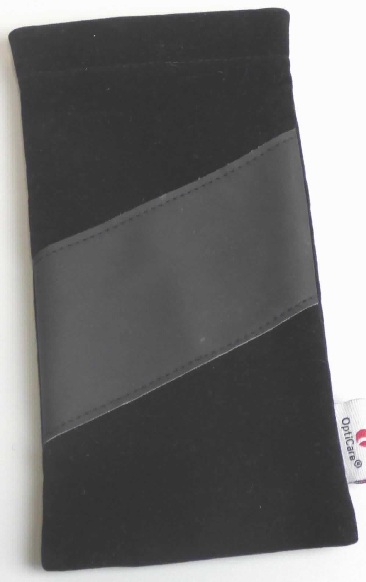Brillenetui, sog. Brillenetui, Art.-Nr. 199814, Abbildung siehe Anlage, 
- mit einer Außenseite aus Spinnstoffen (mit Scherstaub beflocktes Gewirke),
- auf der Vorderseite mit einem quer verlaufenden Streifen aus Kunststofffolien verziert, 
- an der Öffnung mit einem Schnappverschluss in Form zweier im Rand eingenähten Metallstreifen, 
- gefüttert, 
- mit den Abmessungen (flachliegend) von ca. 17,5 cm (Höhe) x 9 cm (Breite), 
- in Form und Größe zur Aufnahme einer zusammengeklappten Brille gearbeitet, 
- ohne Hinweise auf Handarbeit.

"Brillenetui, Taschen- oder Handtaschenartikel, mit Außenseite aus Spinnstoffen, nicht handgearbeitet"