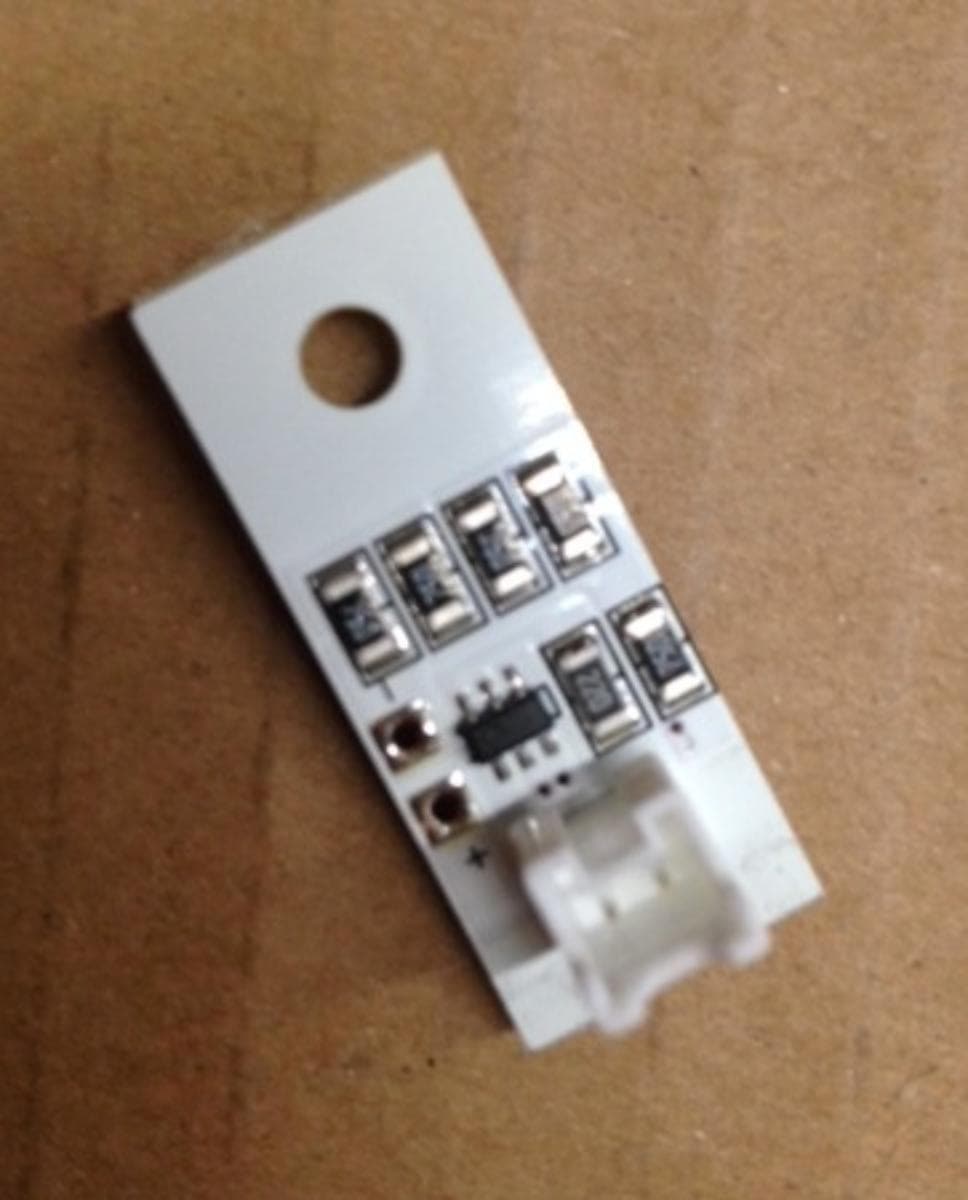 Beleuchtungsmodul für Kaffeemaschinen, Art.-Nr. 0018TO9800 (Abbildung siehe Anlage)
- aus einer rechteckig geformten, mit einer weiß-leuchtenden Leuchtdiode (Farbtemperatur 3050 K) und
  weiteren aktiven und passiven Bauelementen (einschließlich Treiberschaltung) bestückten, gedruckten
  Schaltung, mit spezifischen Montagebohrungen und Anschlussstecker, maßhaltig nach Zeichnung
  gefertigt (Abmessungen 30 x 12 mm),
- für eine Eingangsspannung von 24 VDC,
- erkennbar ausschließlich zum Einbau in Kaffeemaschinen für den Haushalt bestimmt, zum Ausleuchten
  des Tassenraums.

"Teil, erkennbar ausschließlich für eine Kaffeemaschine für den Haushalt bestimmt, keine Ware der
 TARIC-Codes 8516 90 00 10 bis 8516 90 00 80"