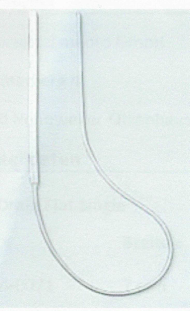Sog. Soft-Drain Flat Single, im Wesentlichen bestehend aus einer Flachdrainage aus Silikon, bestehend aus einem weißen, auf voller oder 3/4 Länge perforierten und mit atraumatischen Augen versehenen Flachdrain mit Breite x Höhe von 7 x 3 mm bzw. 10 x 4 mm, mit stufenloser Soft-Kupplung zwischen Drain und einem transparenten Schlauchteil, mit einer Gesamtlänge von 80 cm.
Äußere Form: siehe Abbildung in der Anlage.
Die Ware wird an ein Niedervakuum-Sammelreservoir (nicht Gegenstand dieser vZTA-Entscheidung) angeschlossen. Das gesamte System stellt sich als medizinisches Absaugsystem dar und wird zur postoperativen, sog-assistierten Ableitung von Blut und Wundsekreten verwendet. Dazu wird die Flachdrainage in der Wunde platziert. Das Reservoir wird komprimiert, um die Luft aus dem Reservoir zu evakuieren, und anschließend werden Flachdrainage und Reservoir verbunden. Der durch Unterdruck entstehende Sog bewirkt die Drainage. An der Messskala des Reservoirs kann die drainierte Flüssigkeitsmenge abgelesen und diagnostisch beurteilt werden. 

Die steril verpackte Ware wird als "Teil, erkennbar hauptsächlich für ein anderes medizinisches Gerät als in den Unterpositionen (KN) 9018 1100 bis 9018 9075 genannt" eingereiht.